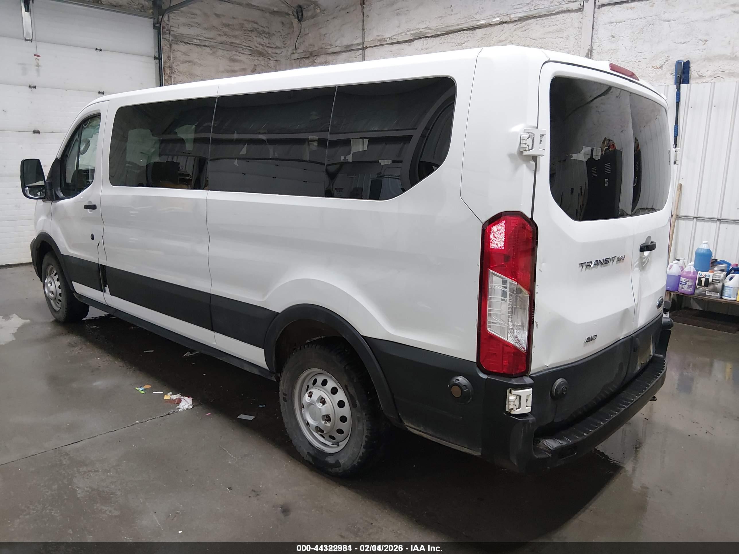 FORD TRANSIT-350 image 3