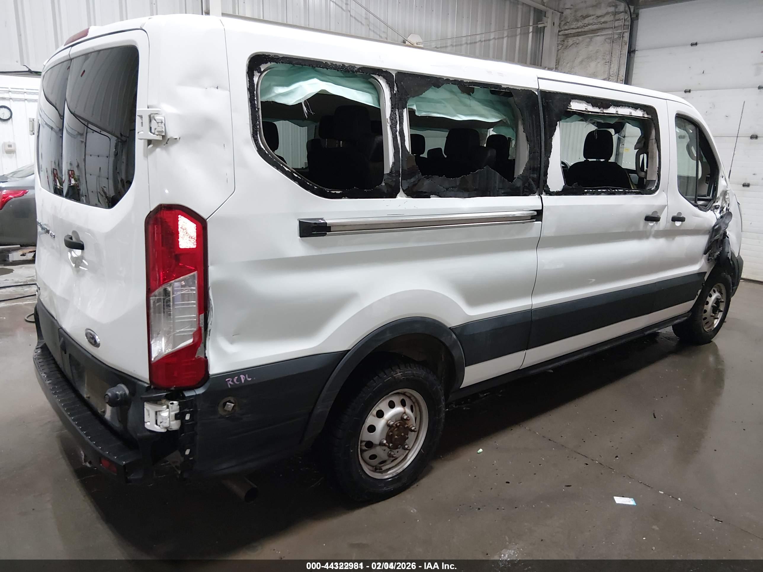 FORD TRANSIT-350 image 4