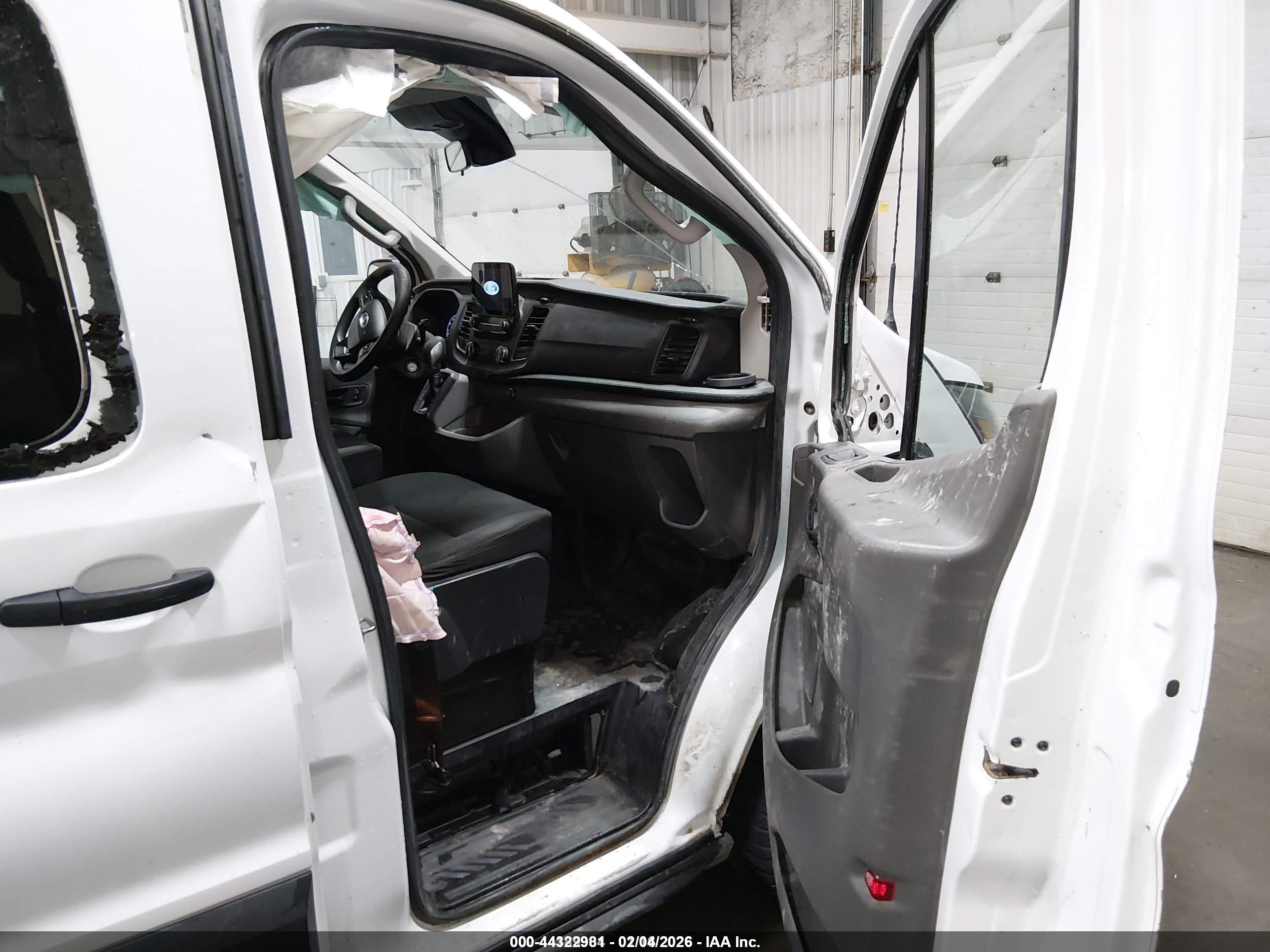 FORD TRANSIT-350 image 5