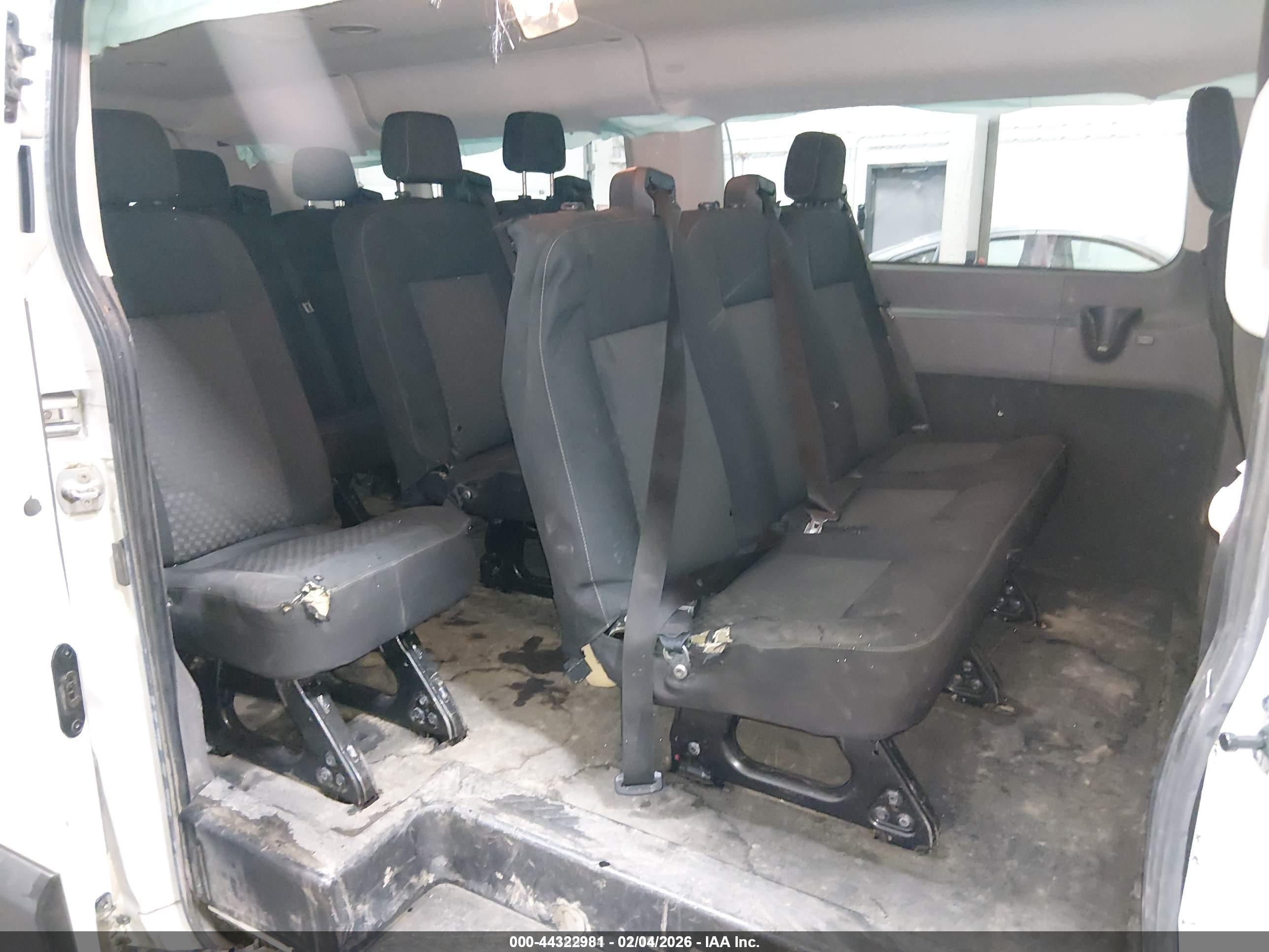 FORD TRANSIT-350 image 8