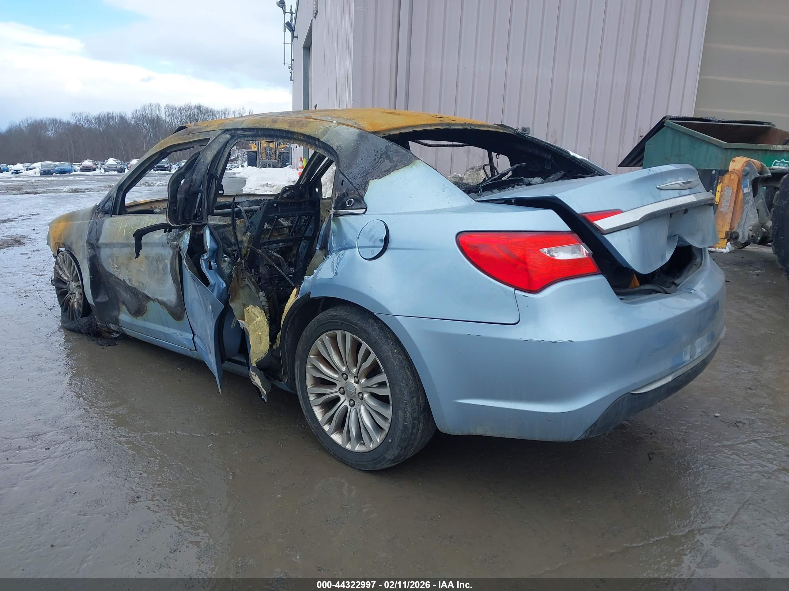 CHRYSLER 200 image 3