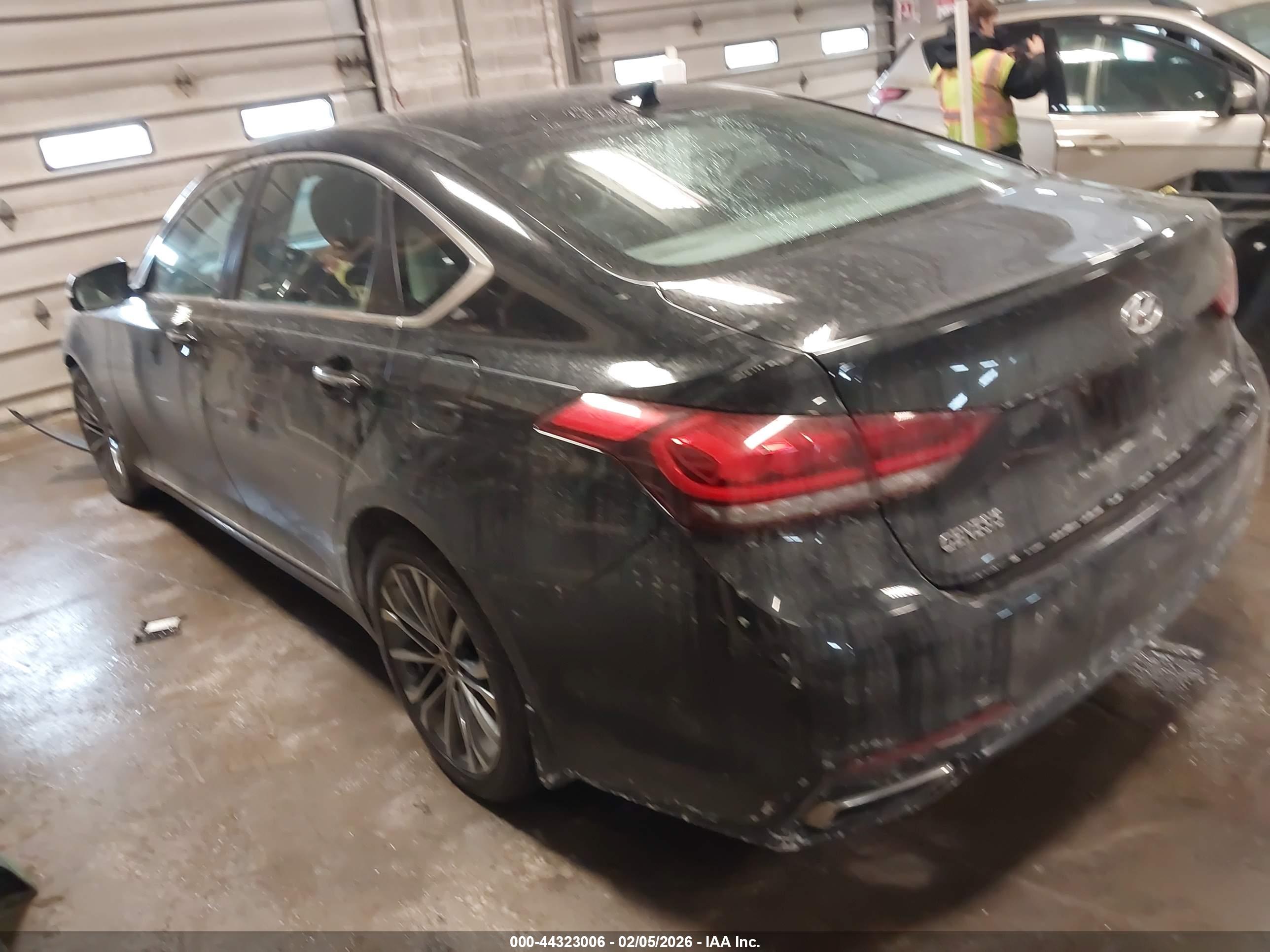 HYUNDAI GENESIS image 3