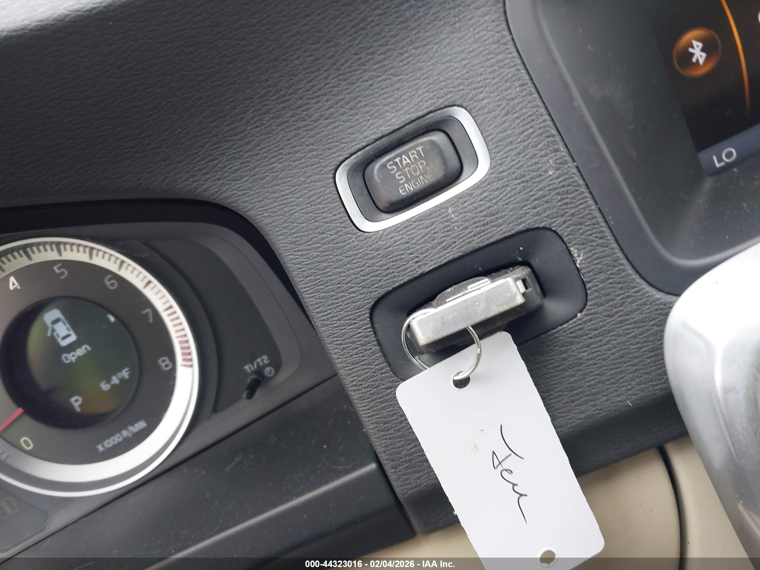 VOLVO S60 image 11