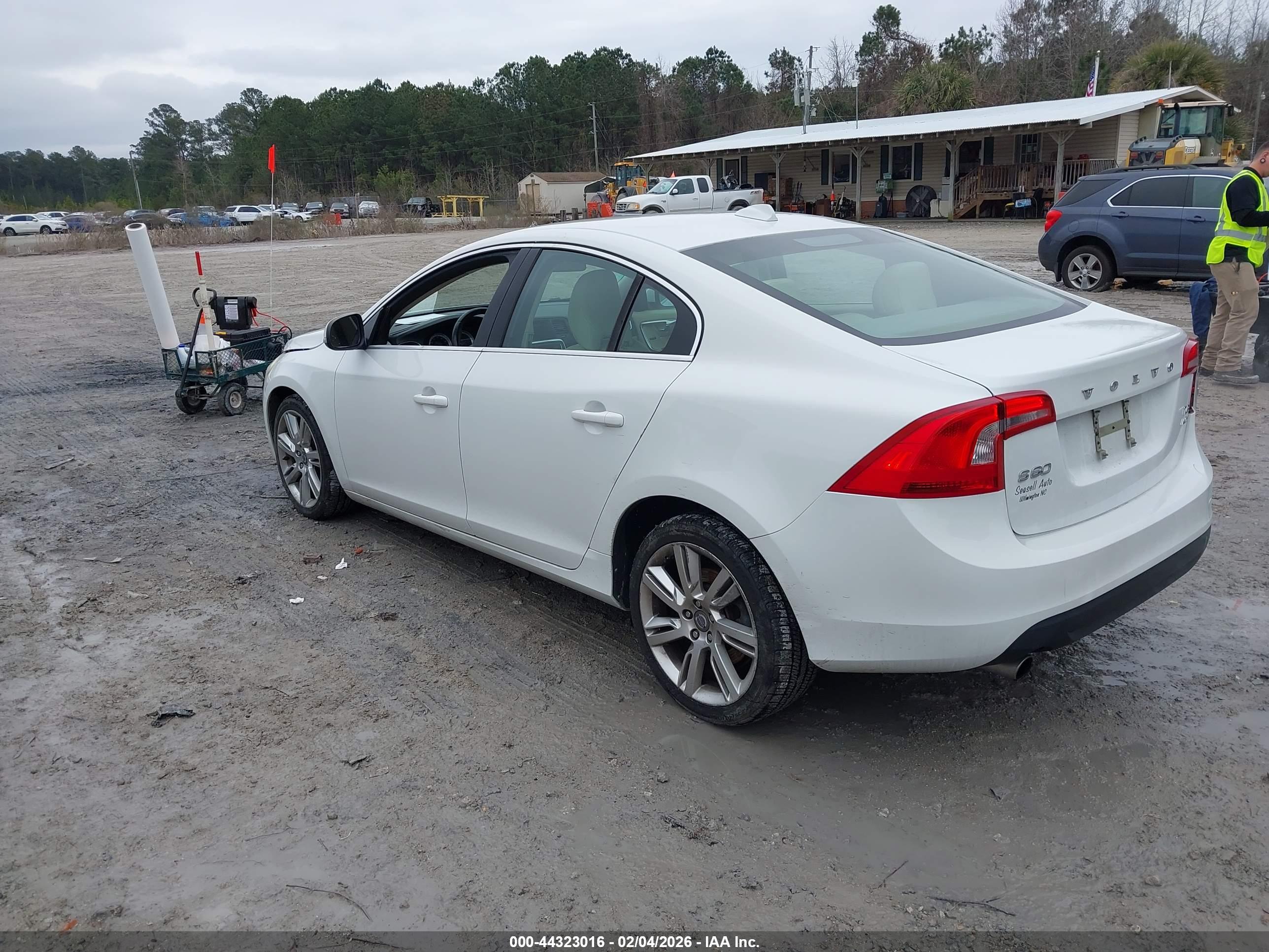 VOLVO S60 image 3