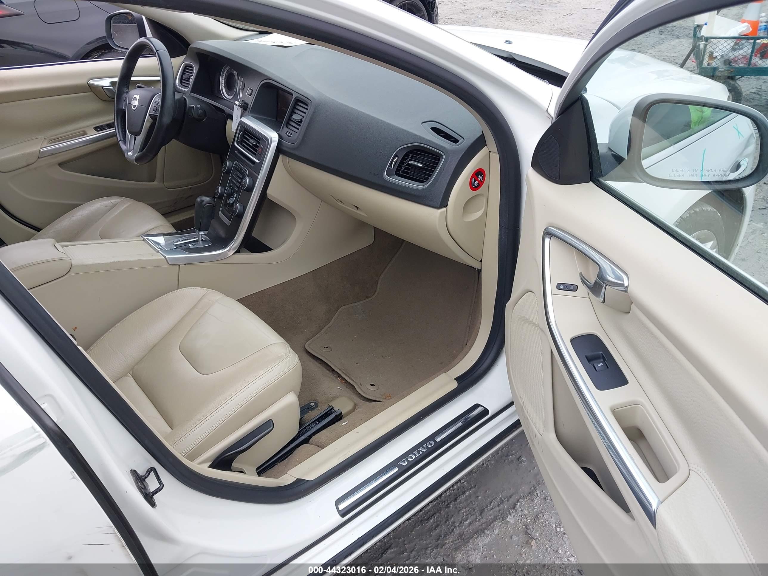 VOLVO S60 image 5