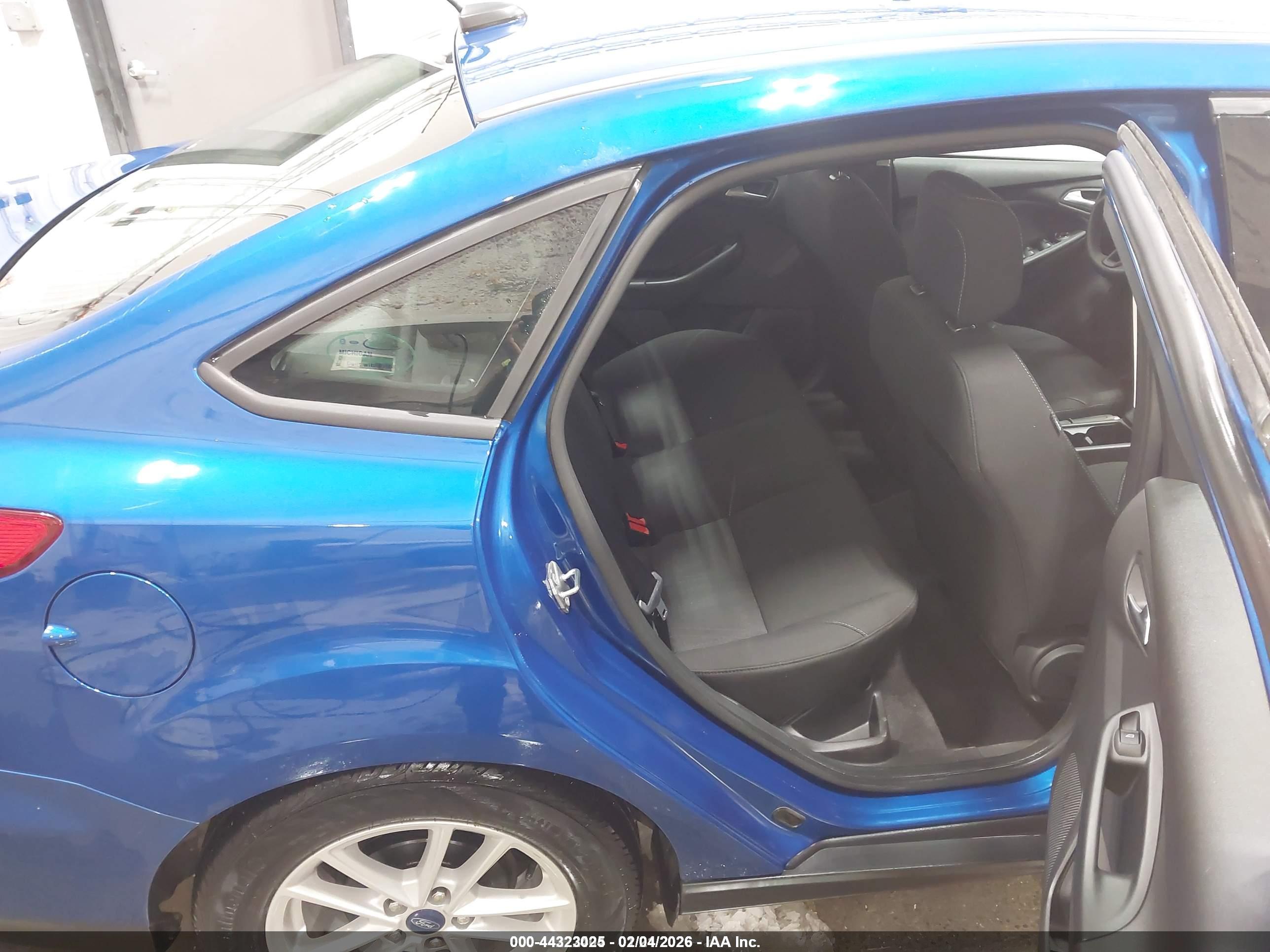 FORD FOCUS image 8