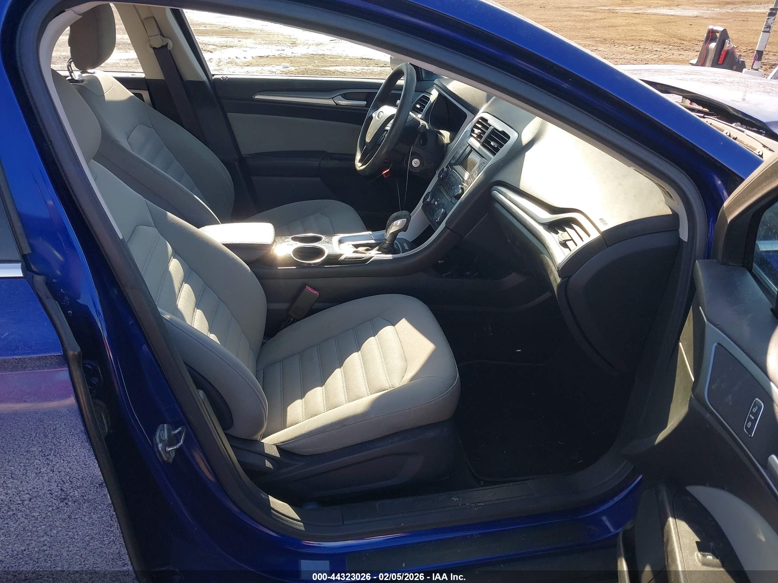 FORD FUSION image 5