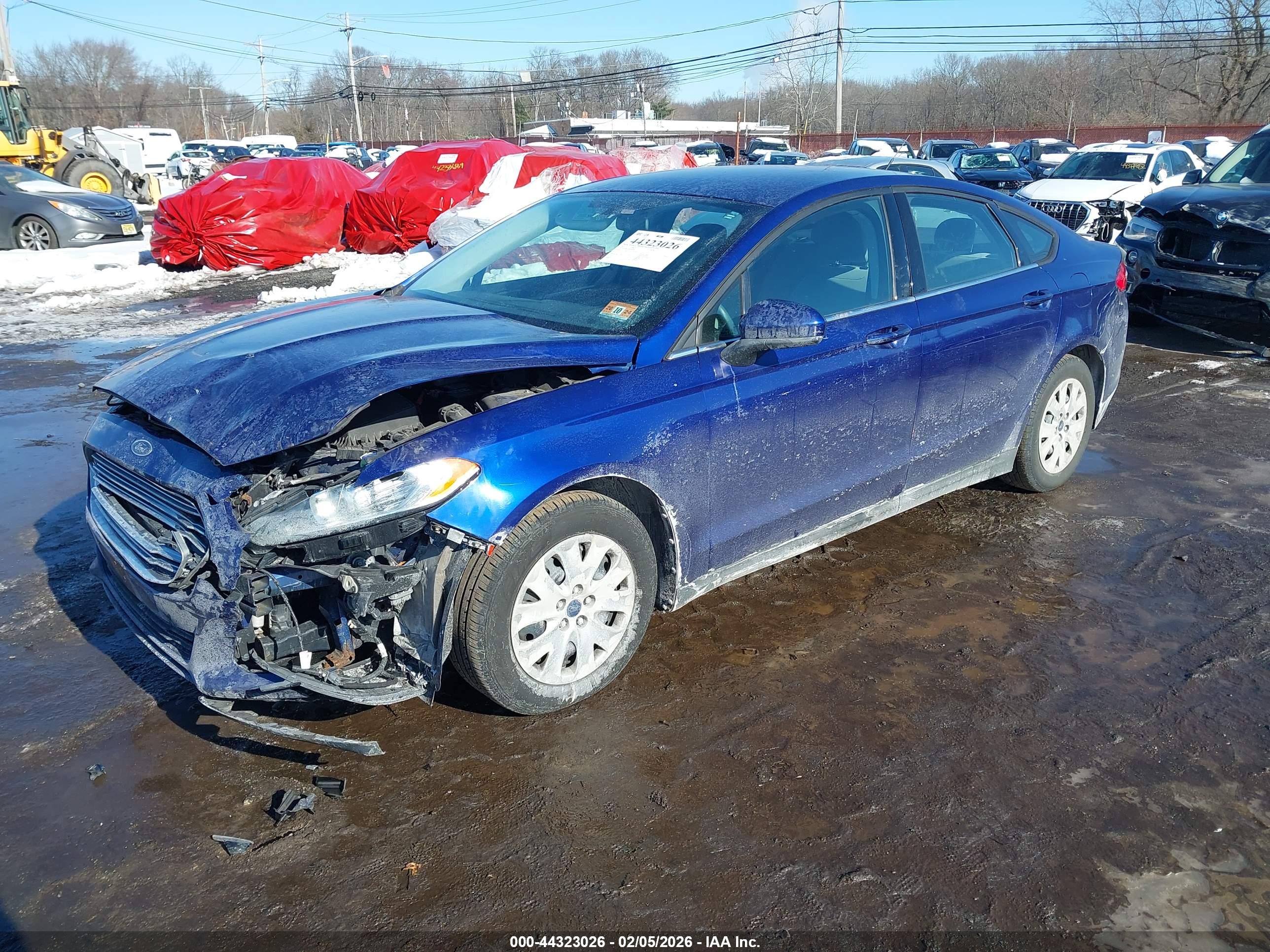 FORD FUSION image 6