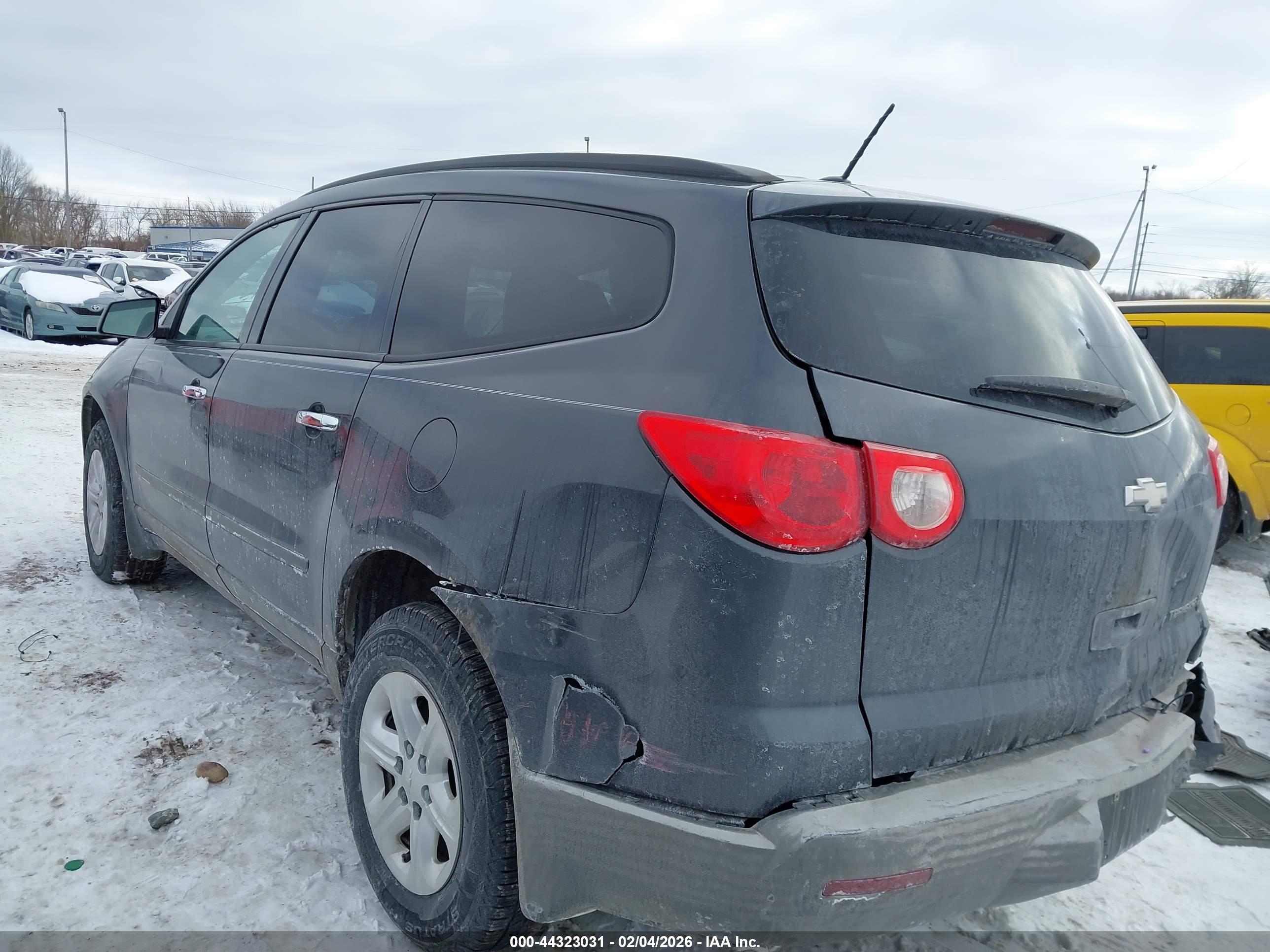 CHEVROLET TRAVERSE image 3