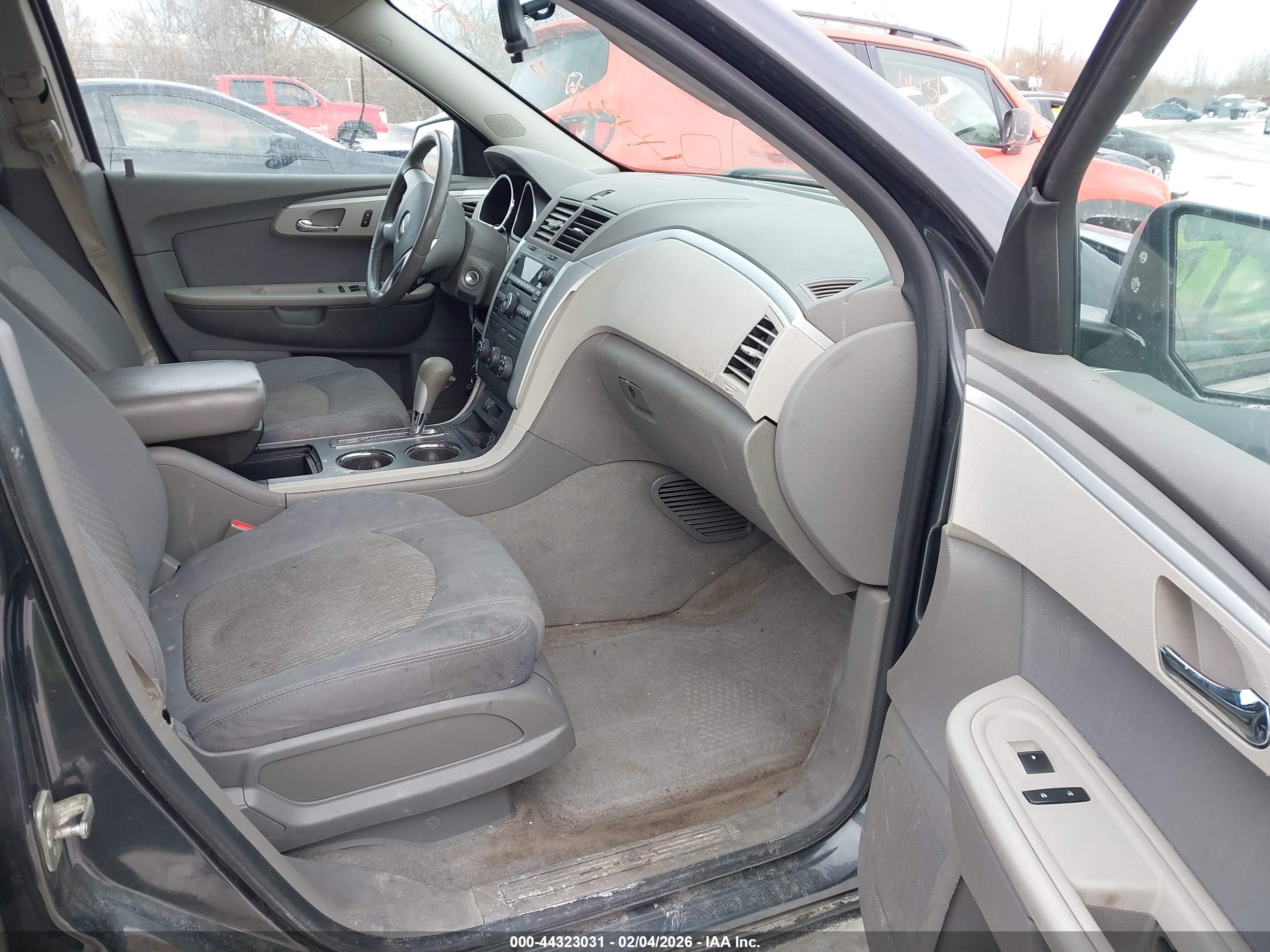 CHEVROLET TRAVERSE image 5