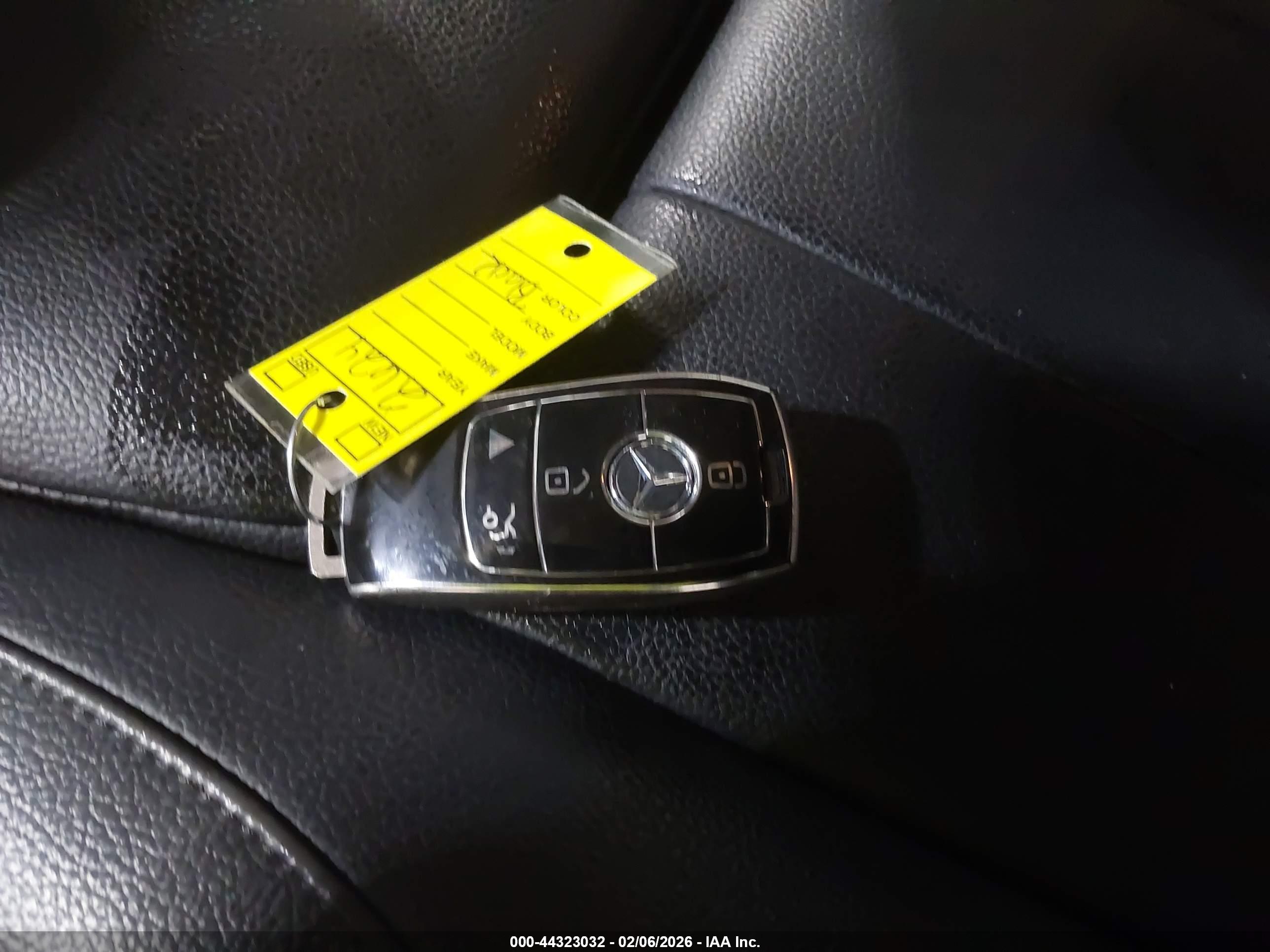 MERCEDES-BENZ GLB image 11