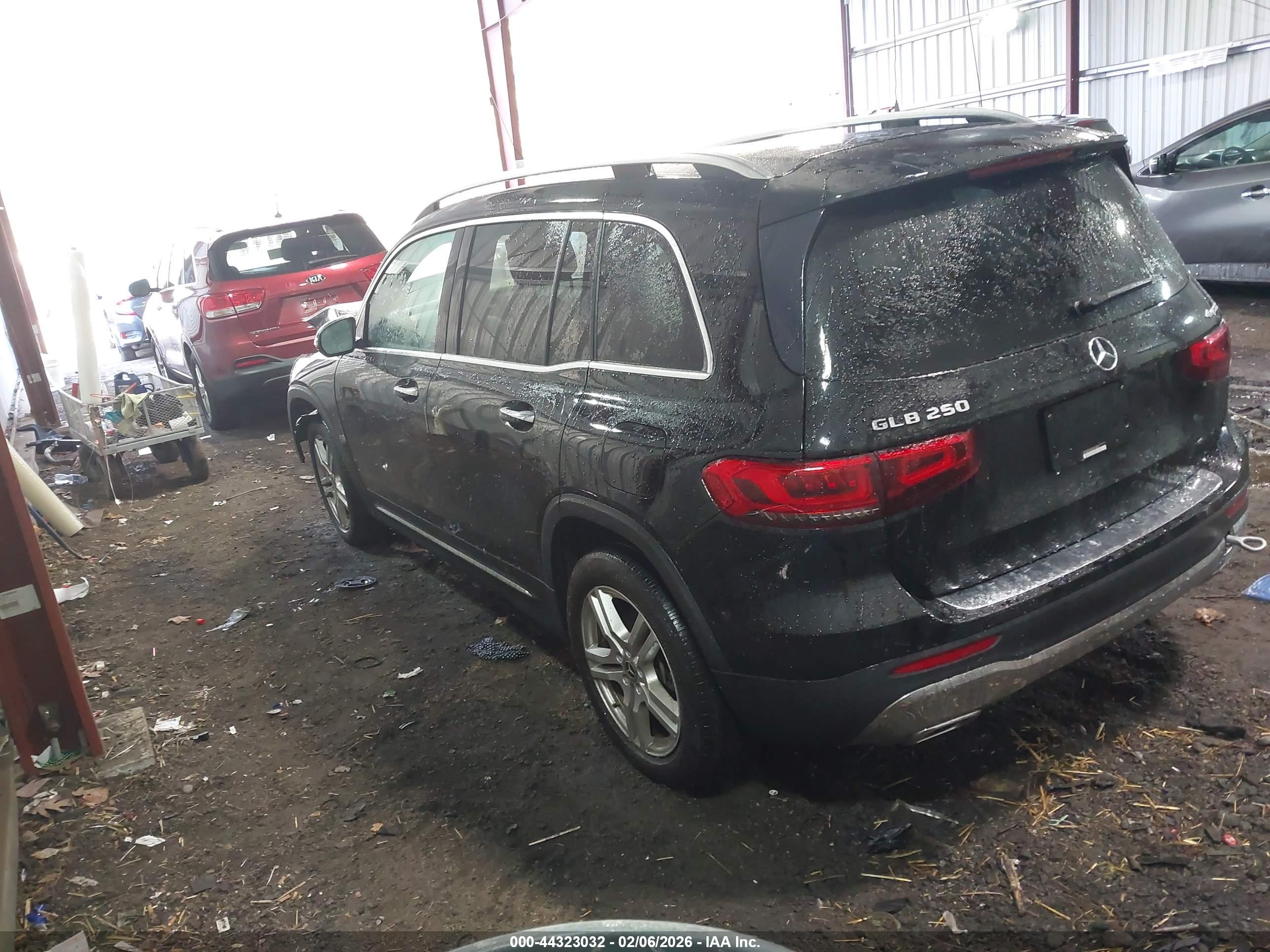 MERCEDES-BENZ GLB image 3
