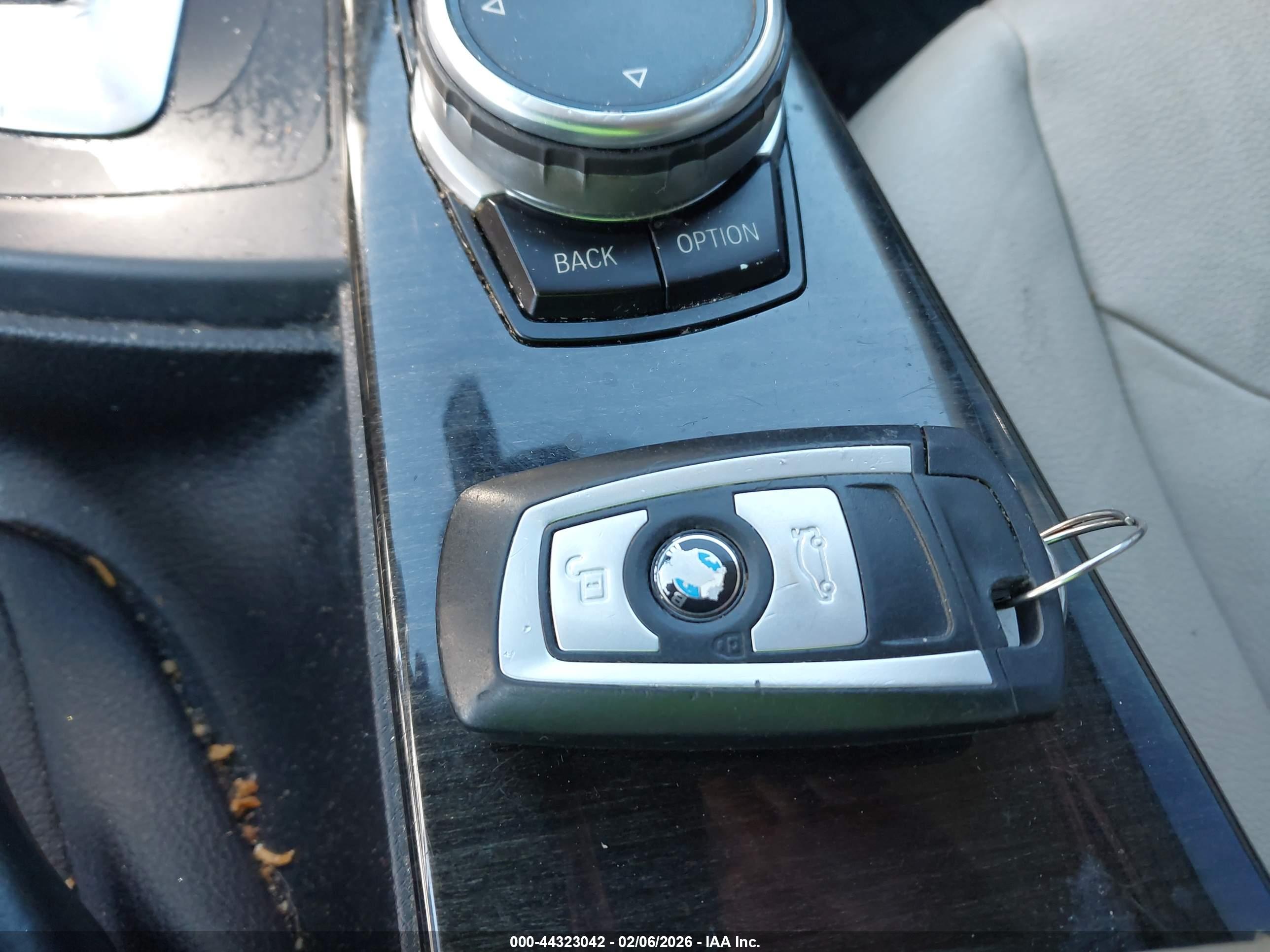 BMW 328I image 11