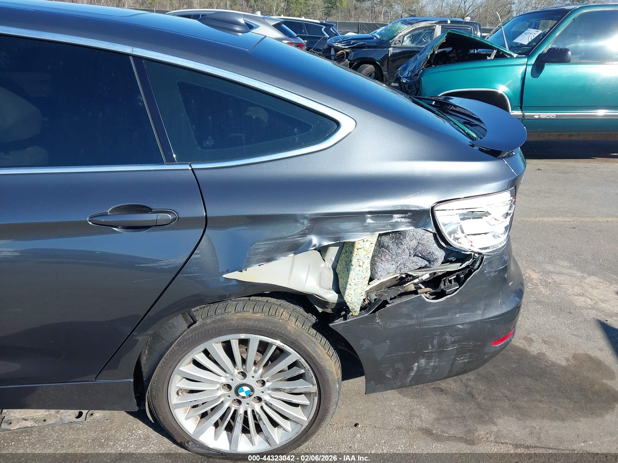 BMW 328I image 6
