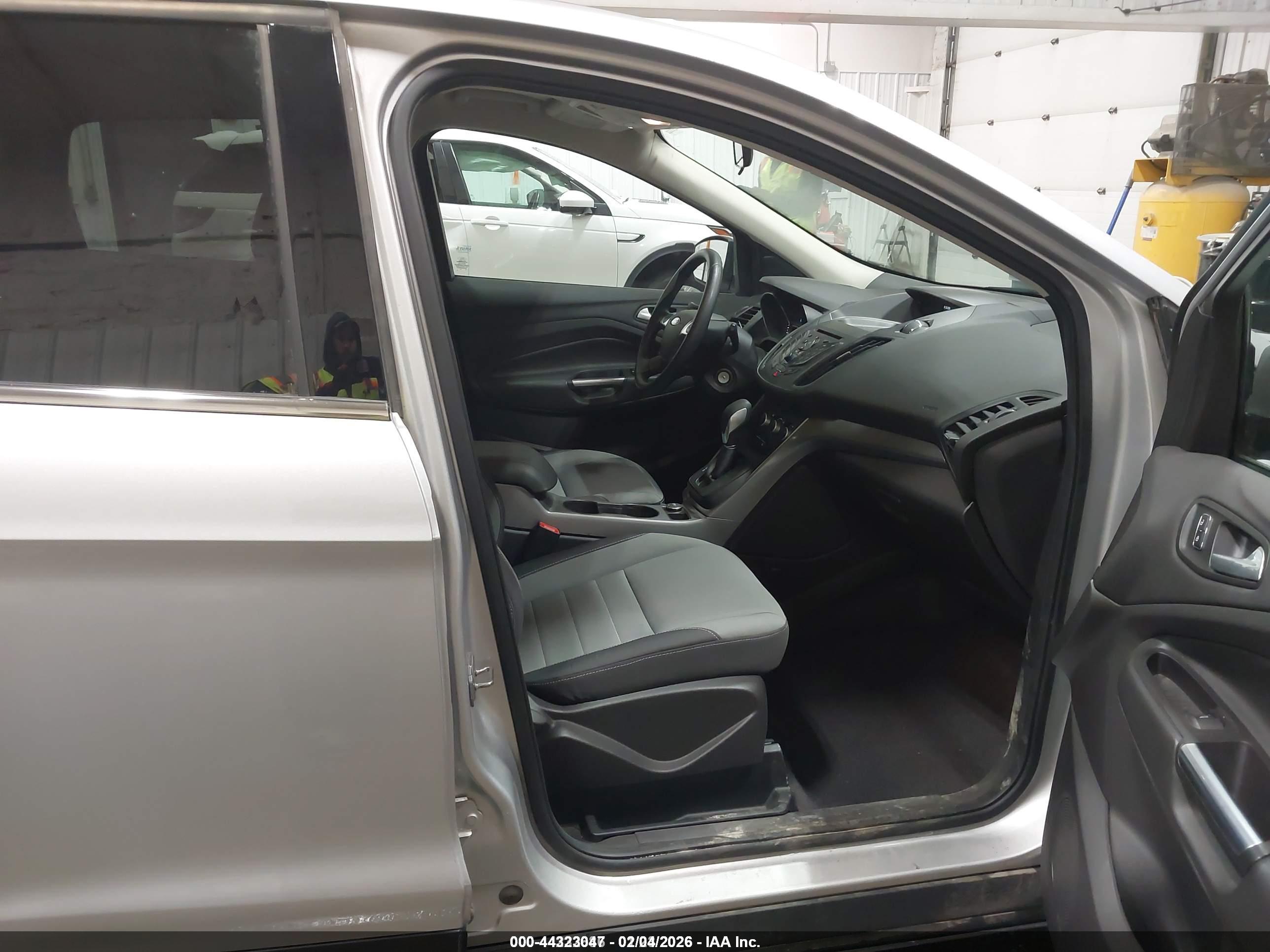 FORD ESCAPE image 5