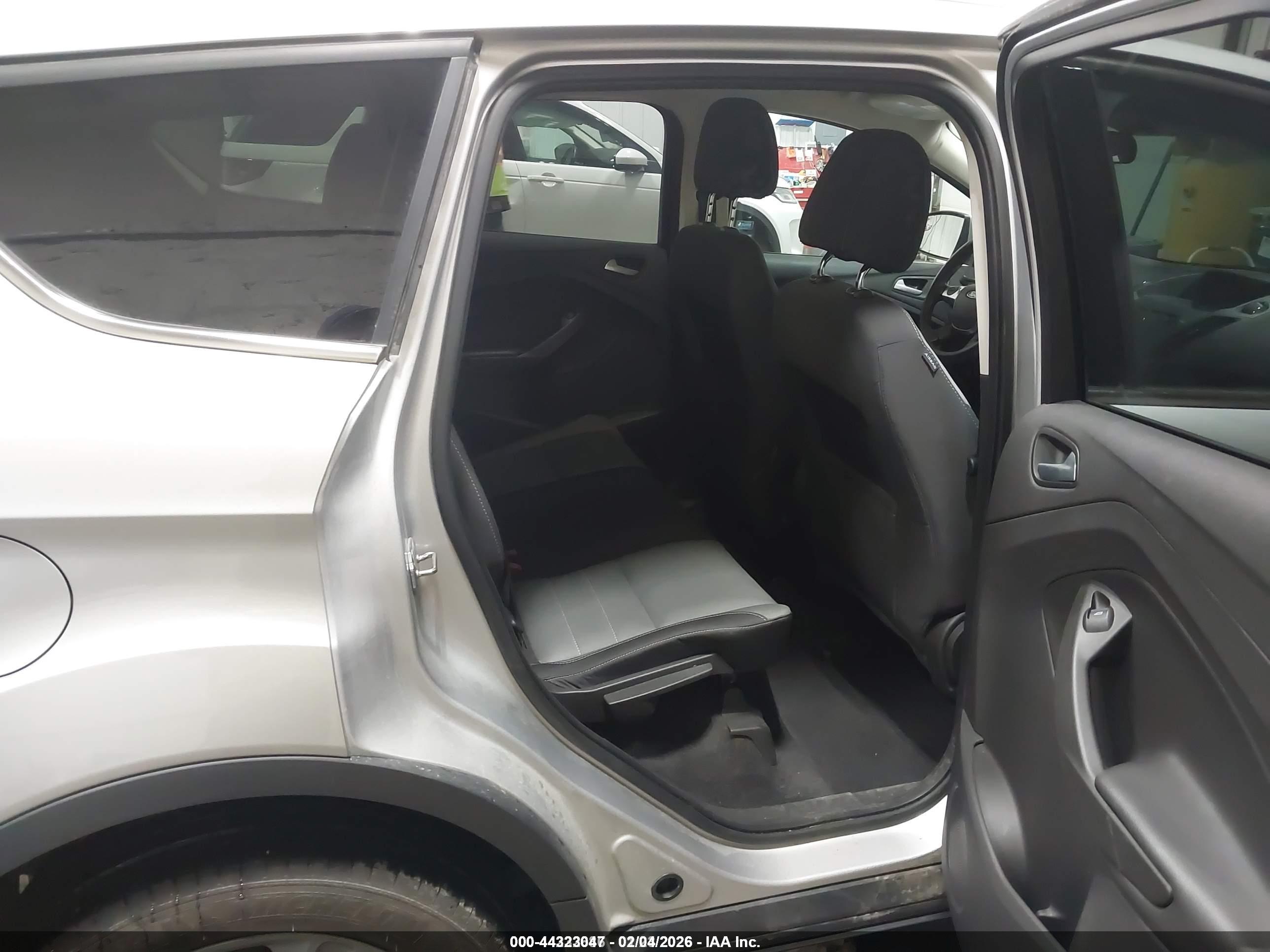 FORD ESCAPE image 8