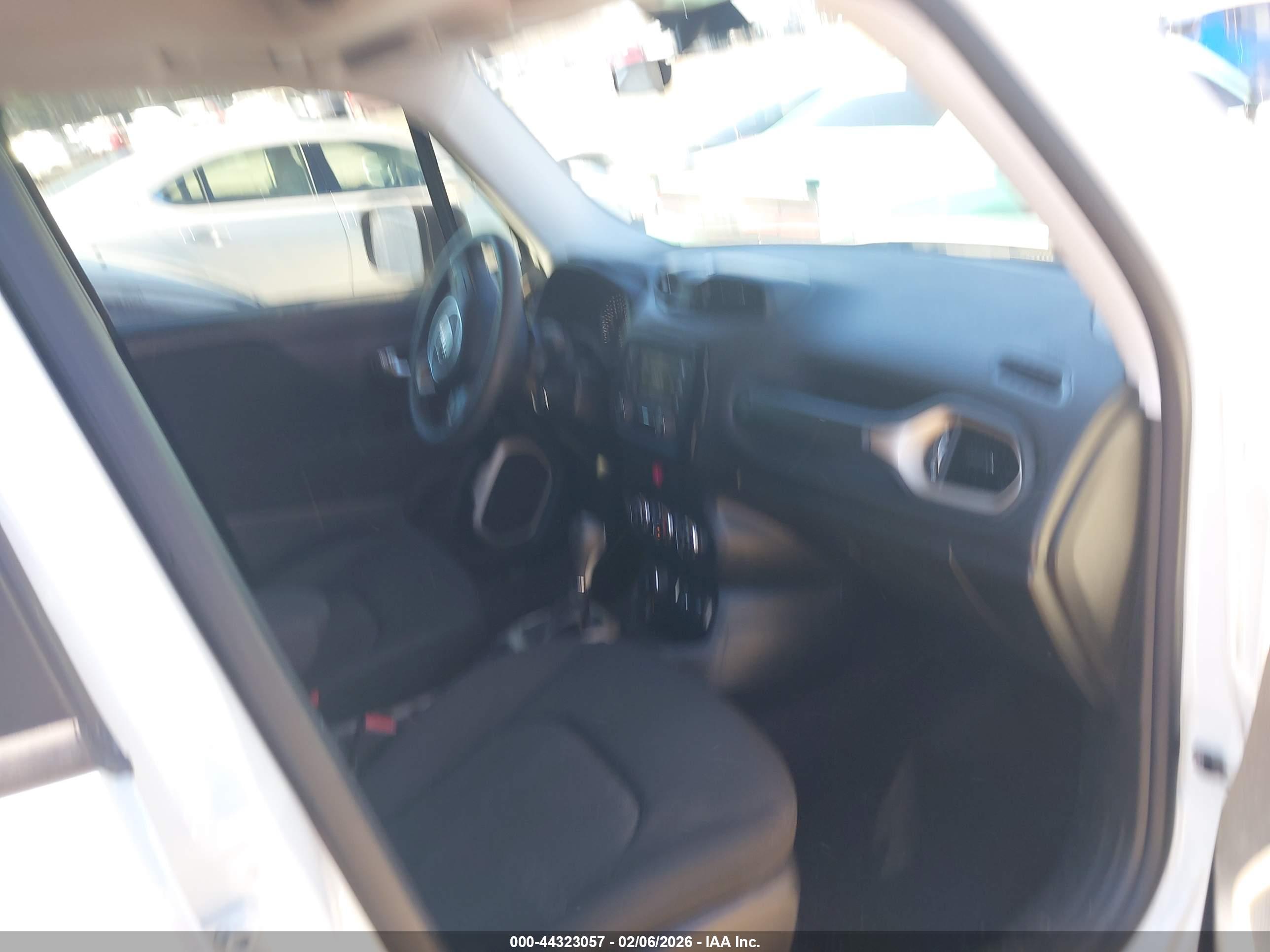 JEEP RENEGADE image 5