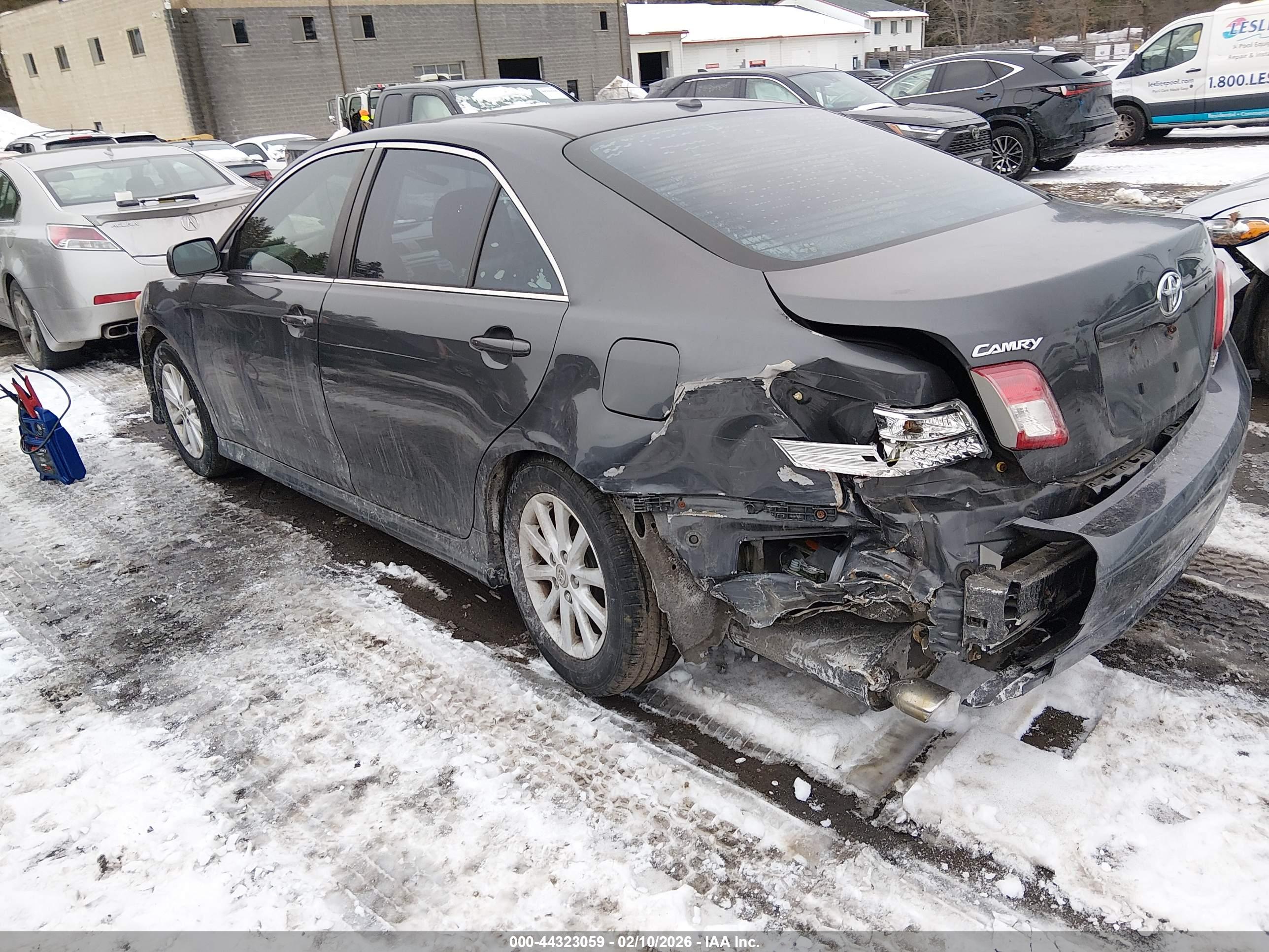 TOYOTA CAMRY image 3