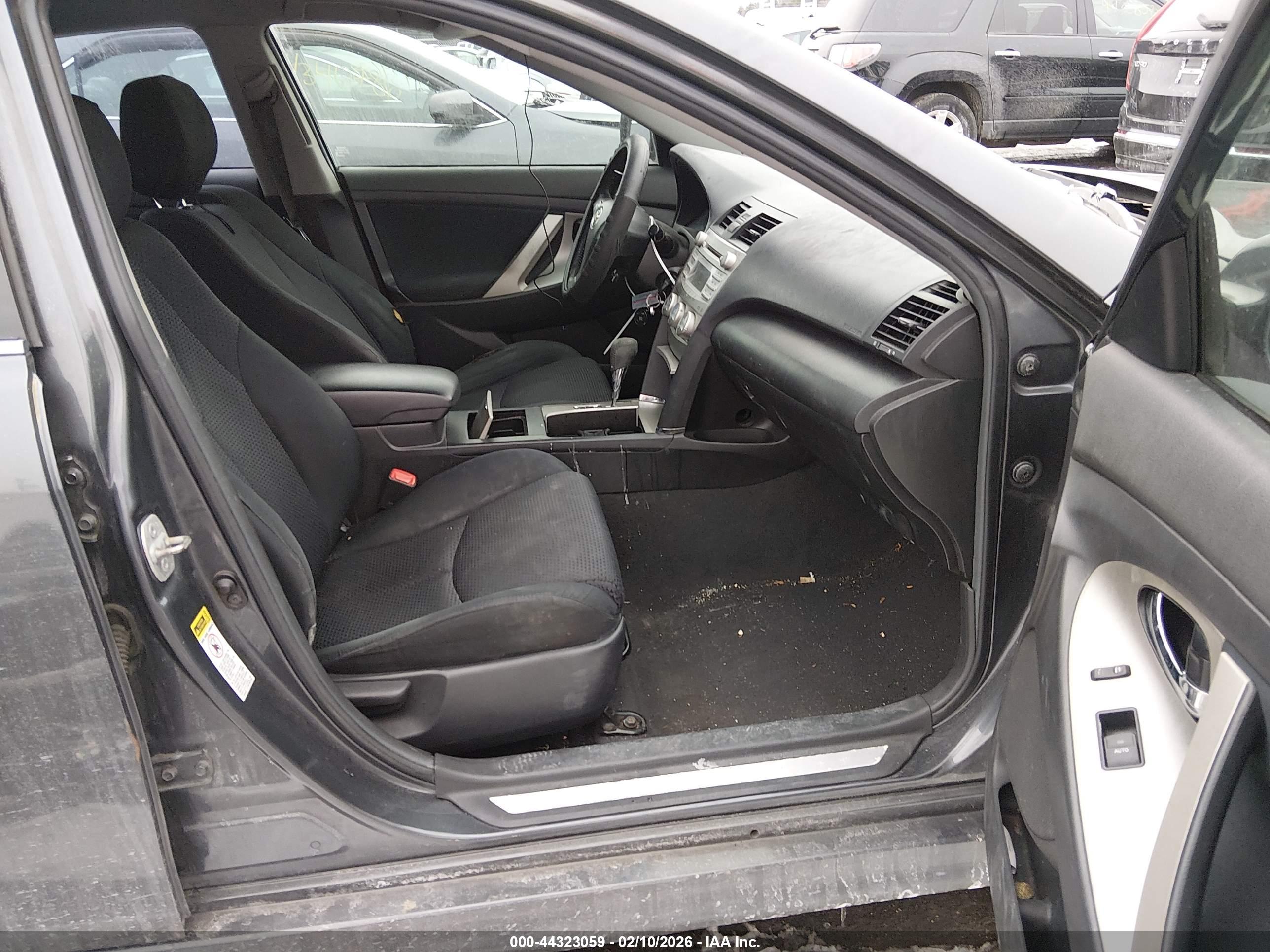 TOYOTA CAMRY image 5