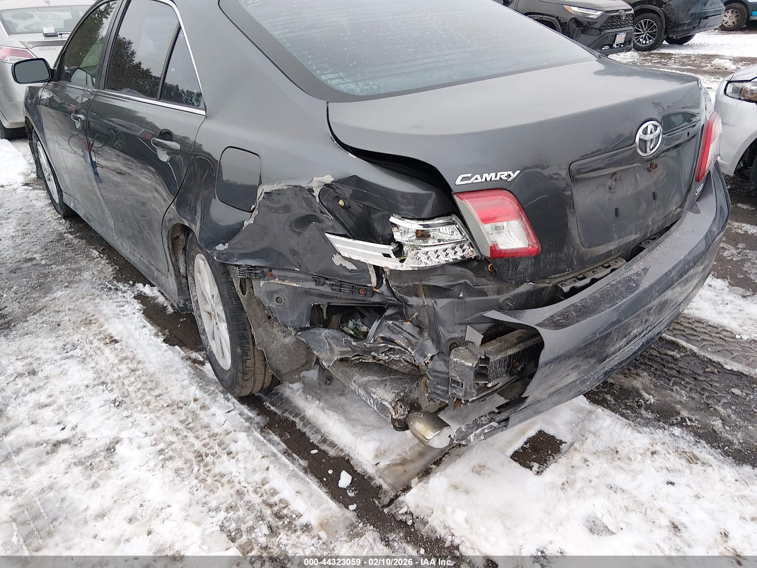 TOYOTA CAMRY image 6