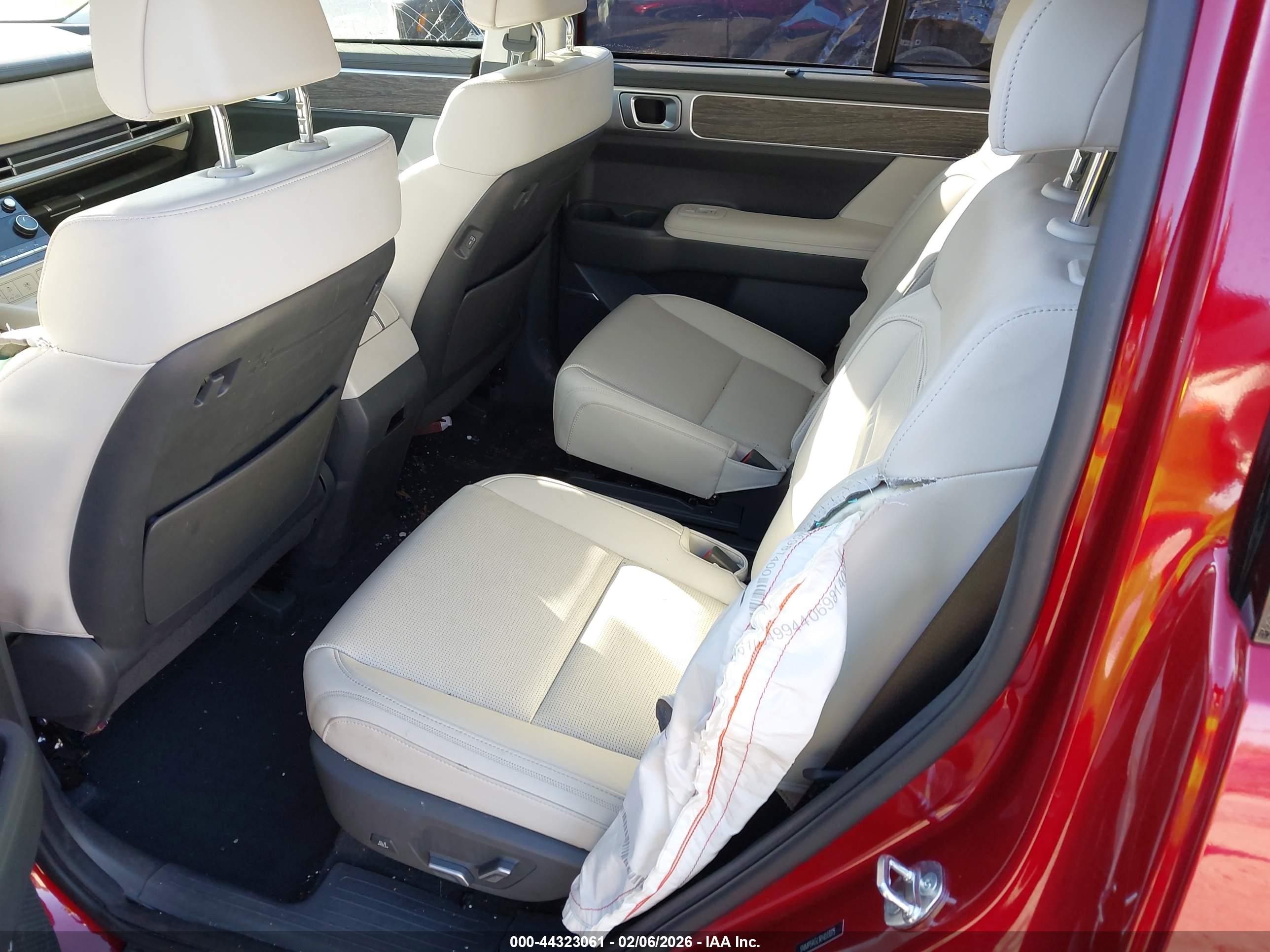 HYUNDAI SANTA image 8