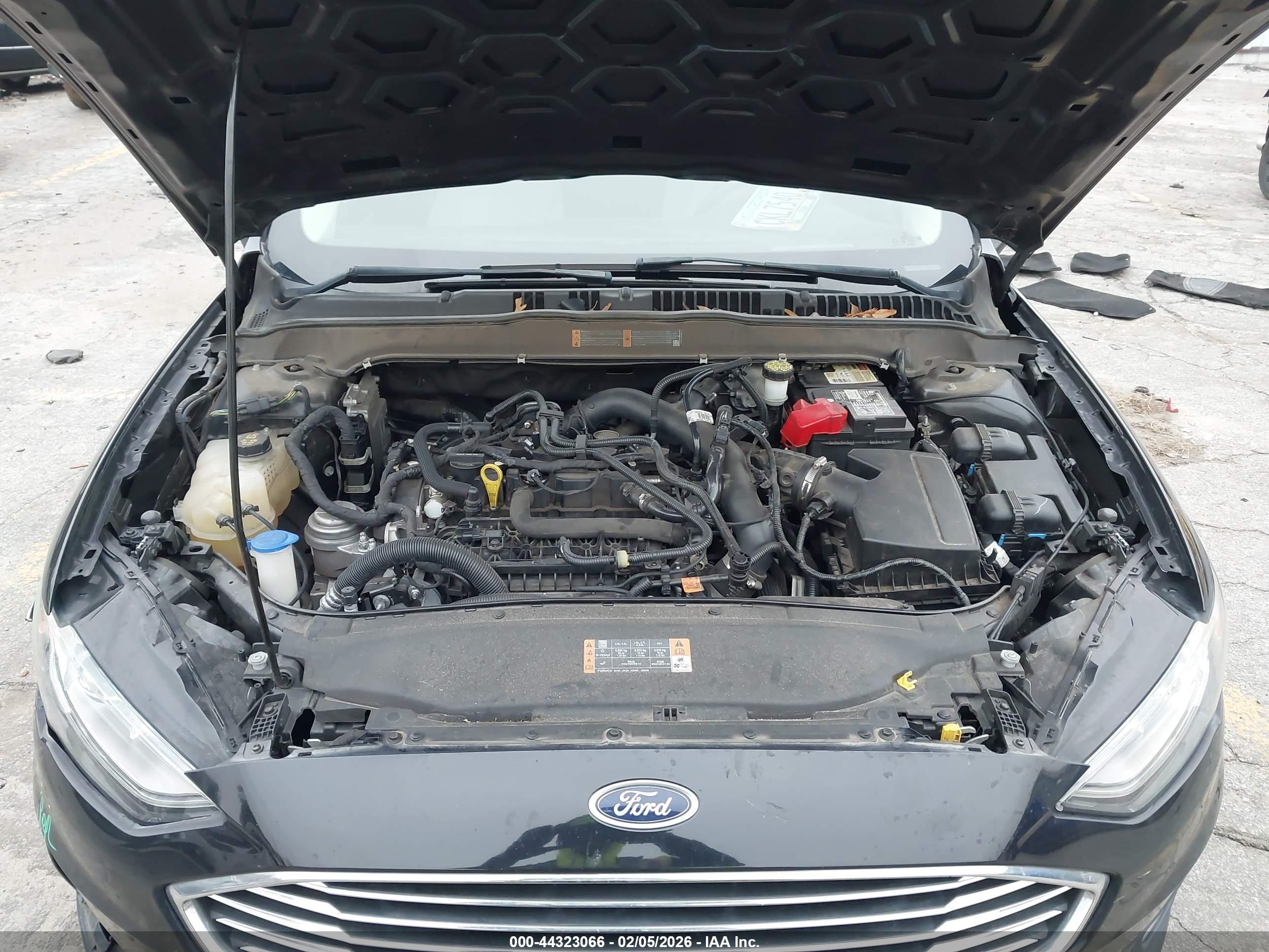 FORD FUSION image 10