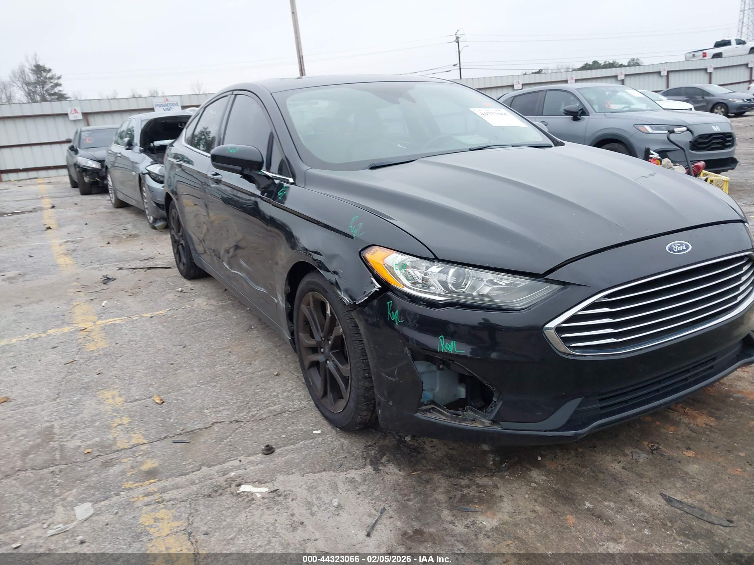 FORD FUSION image 6