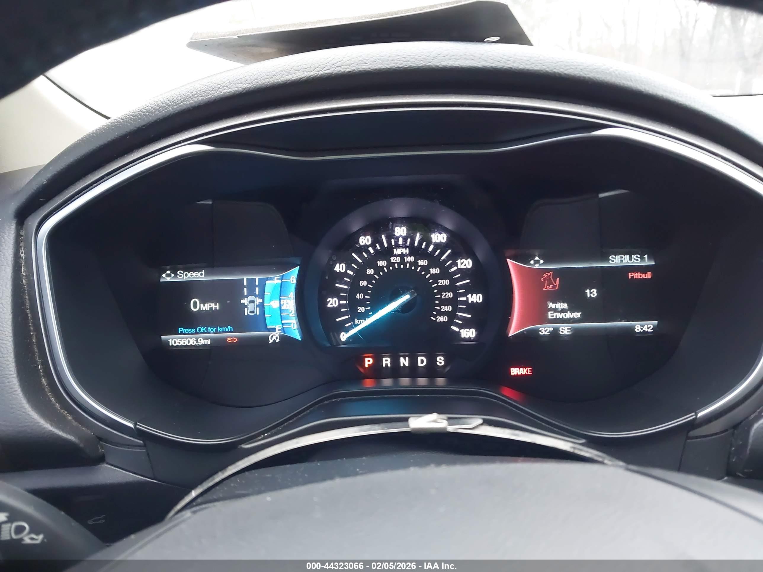 FORD FUSION image 7