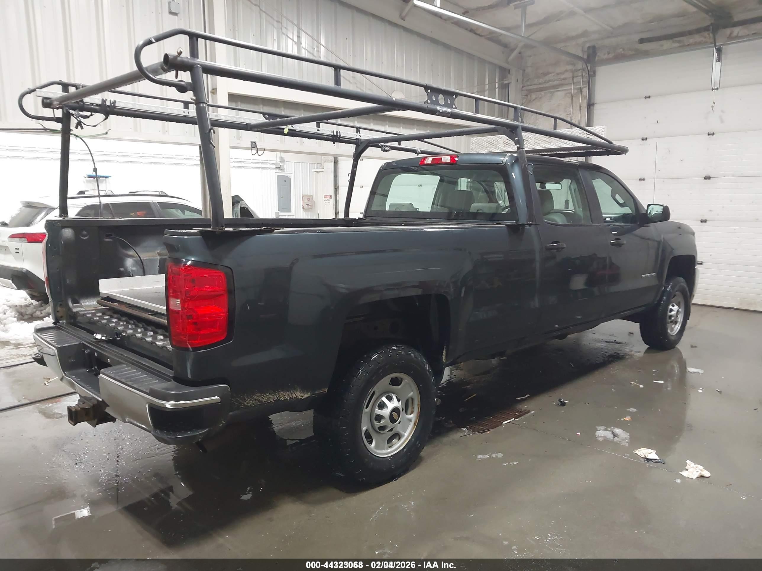 CHEVROLET SILVERADO image 4