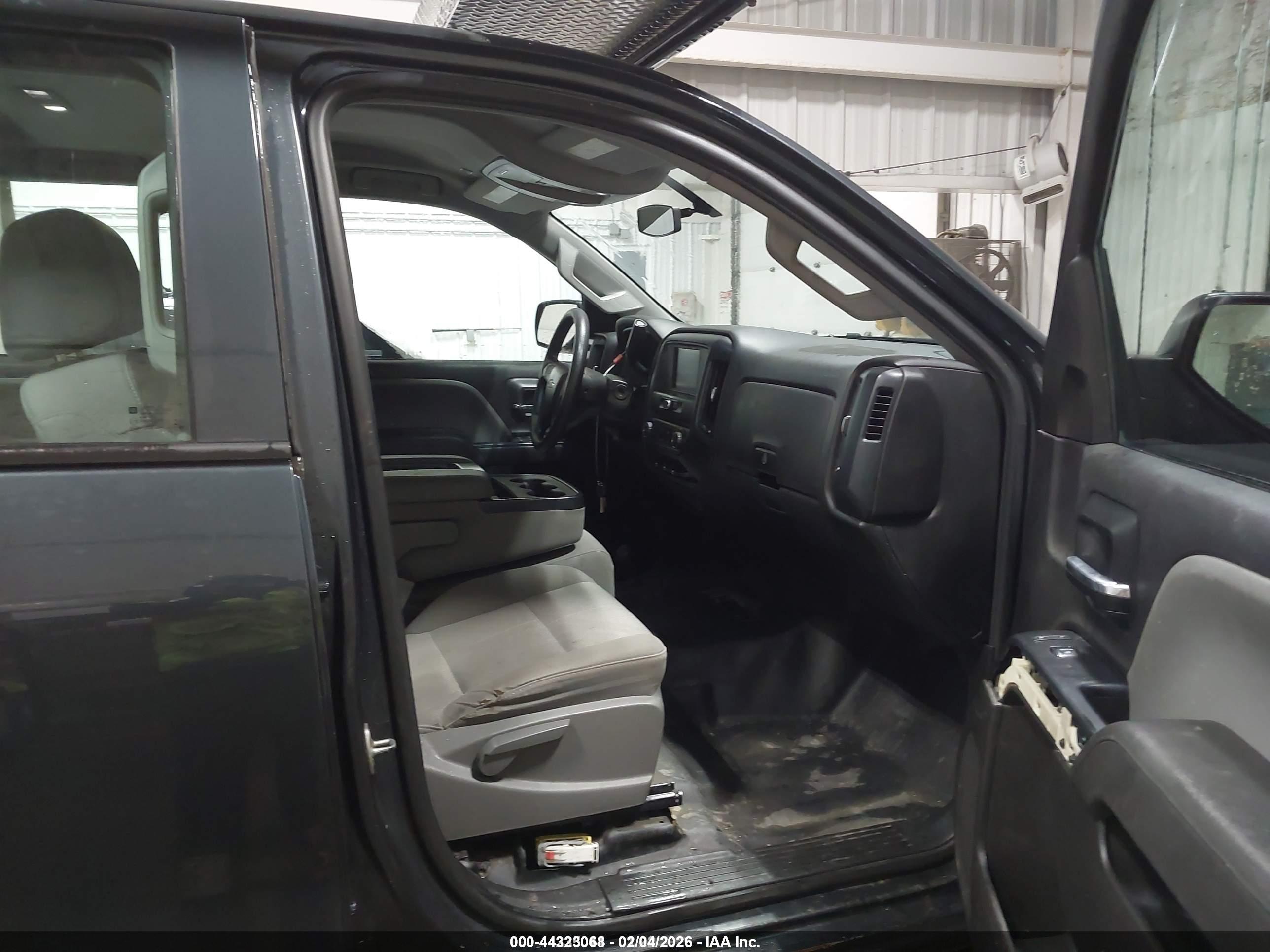 CHEVROLET SILVERADO image 5