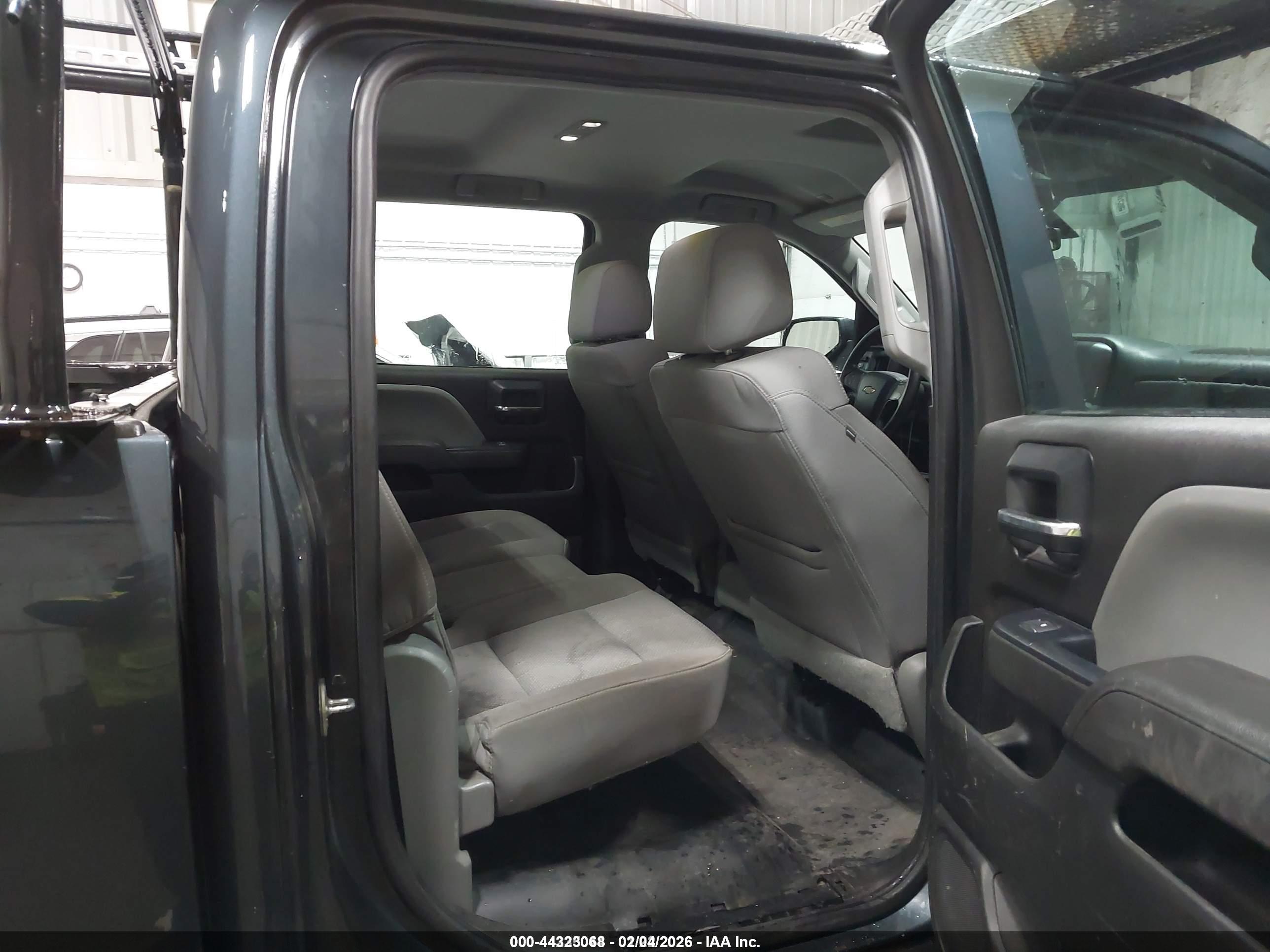 CHEVROLET SILVERADO image 8