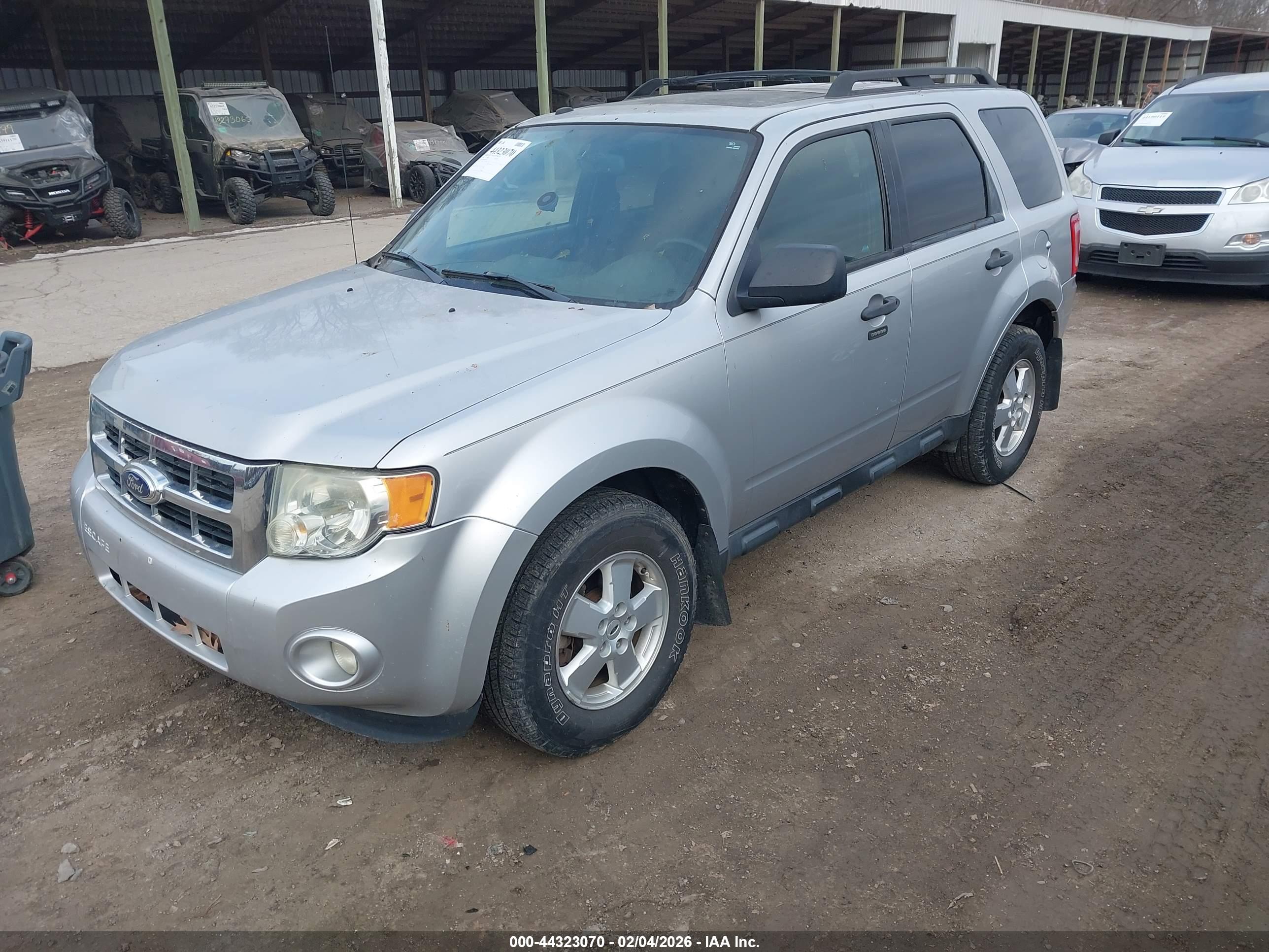 FORD ESCAPE image 2