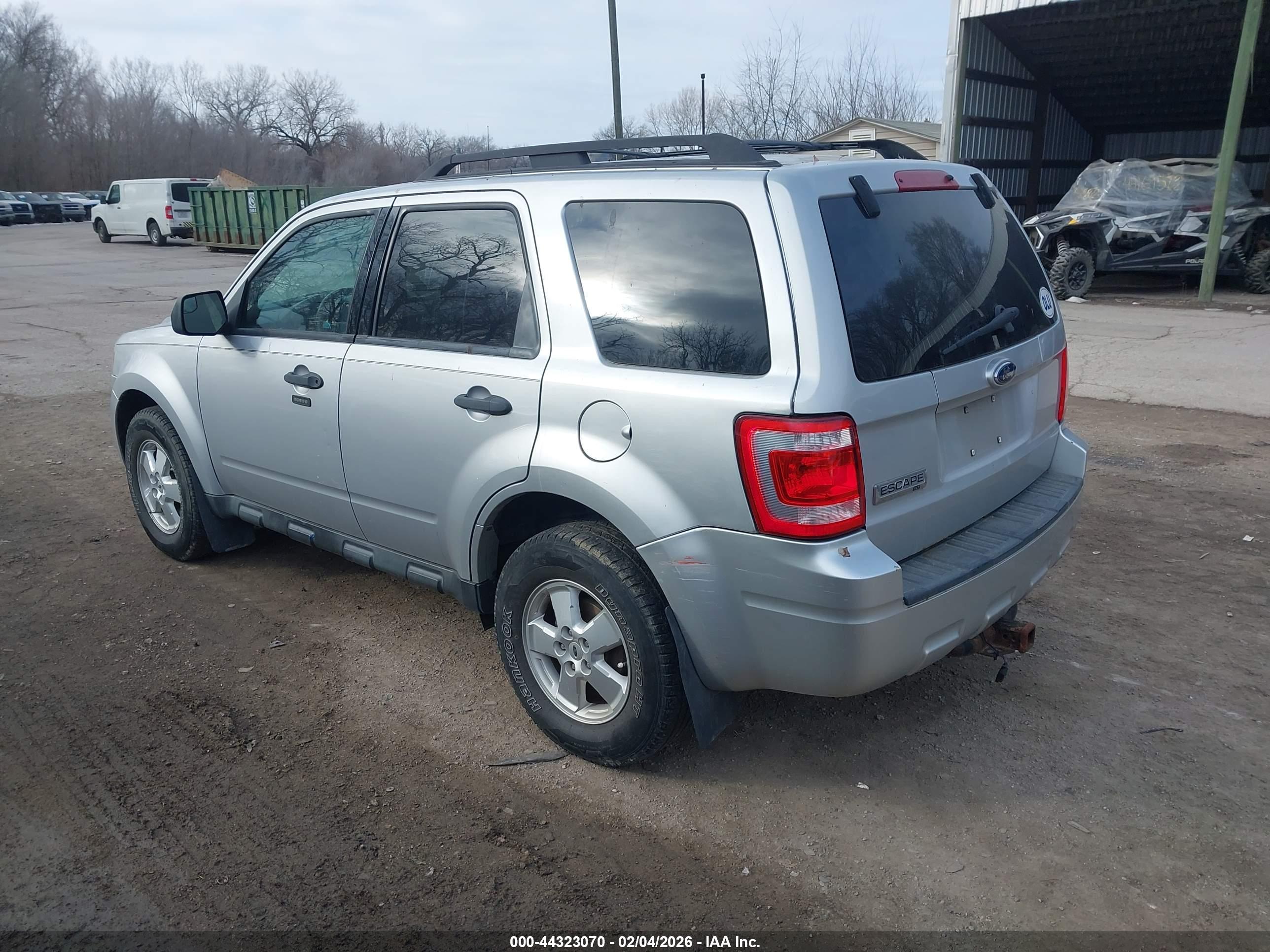 FORD ESCAPE image 3
