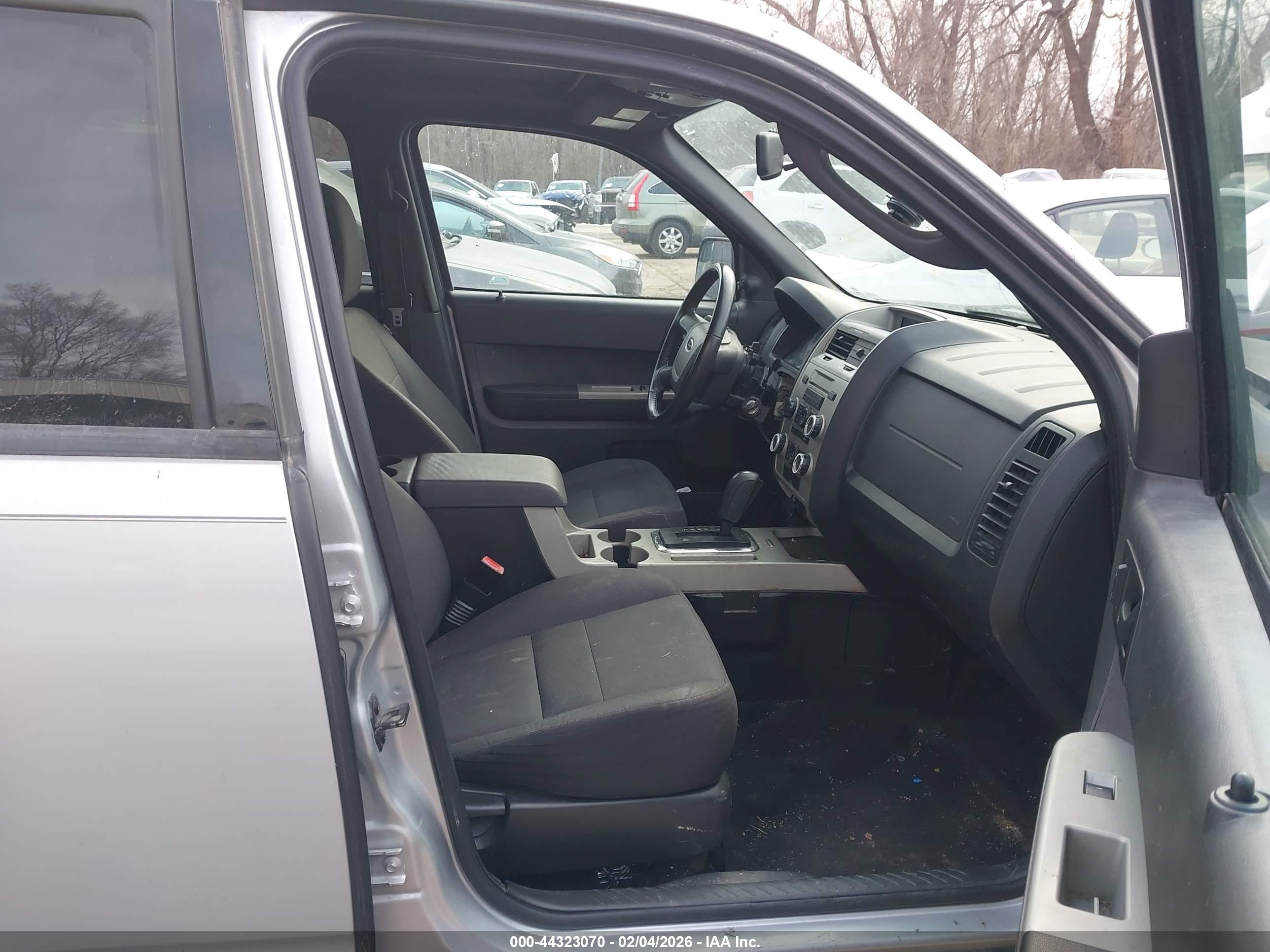 FORD ESCAPE image 5
