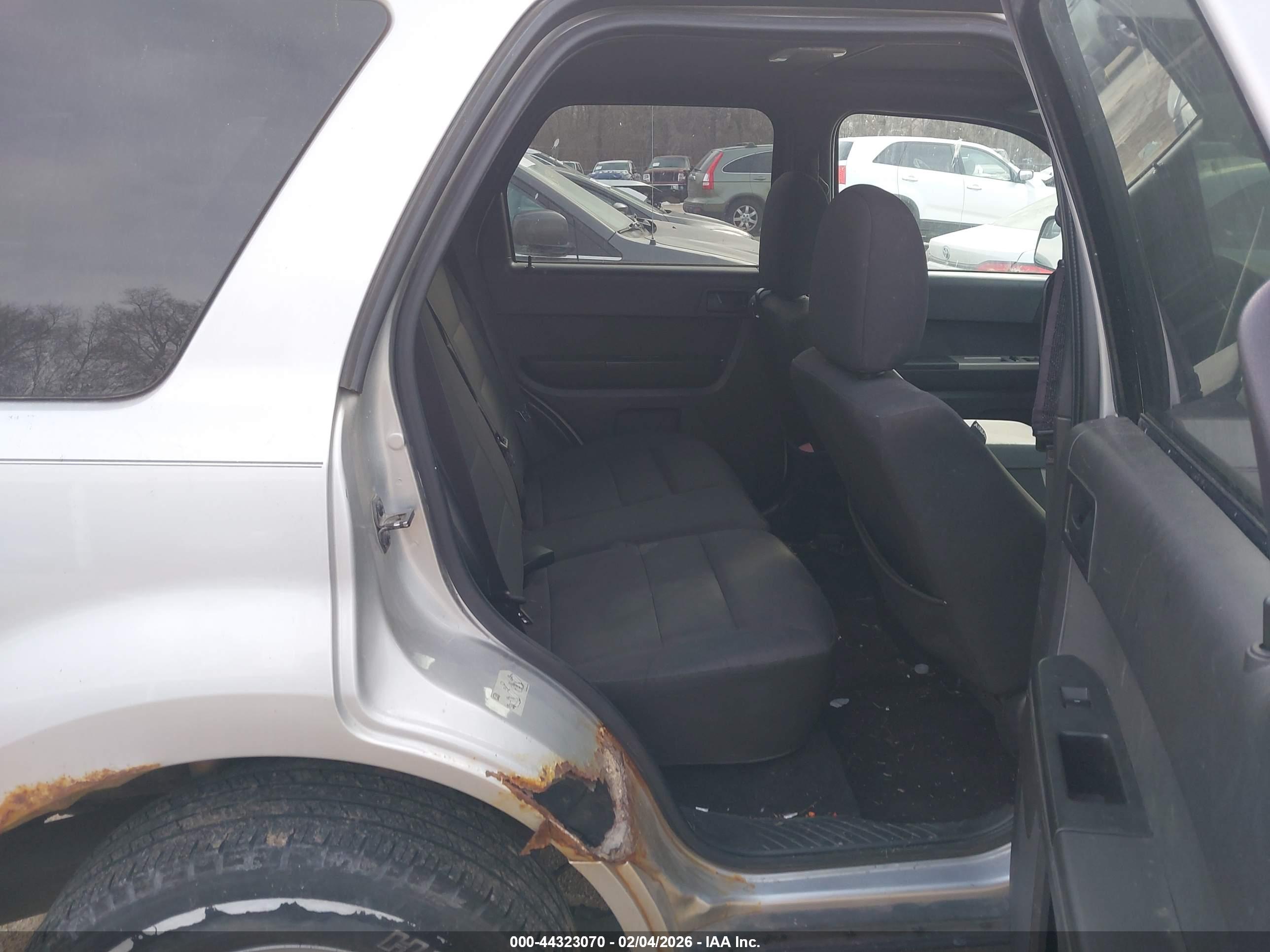 FORD ESCAPE image 8