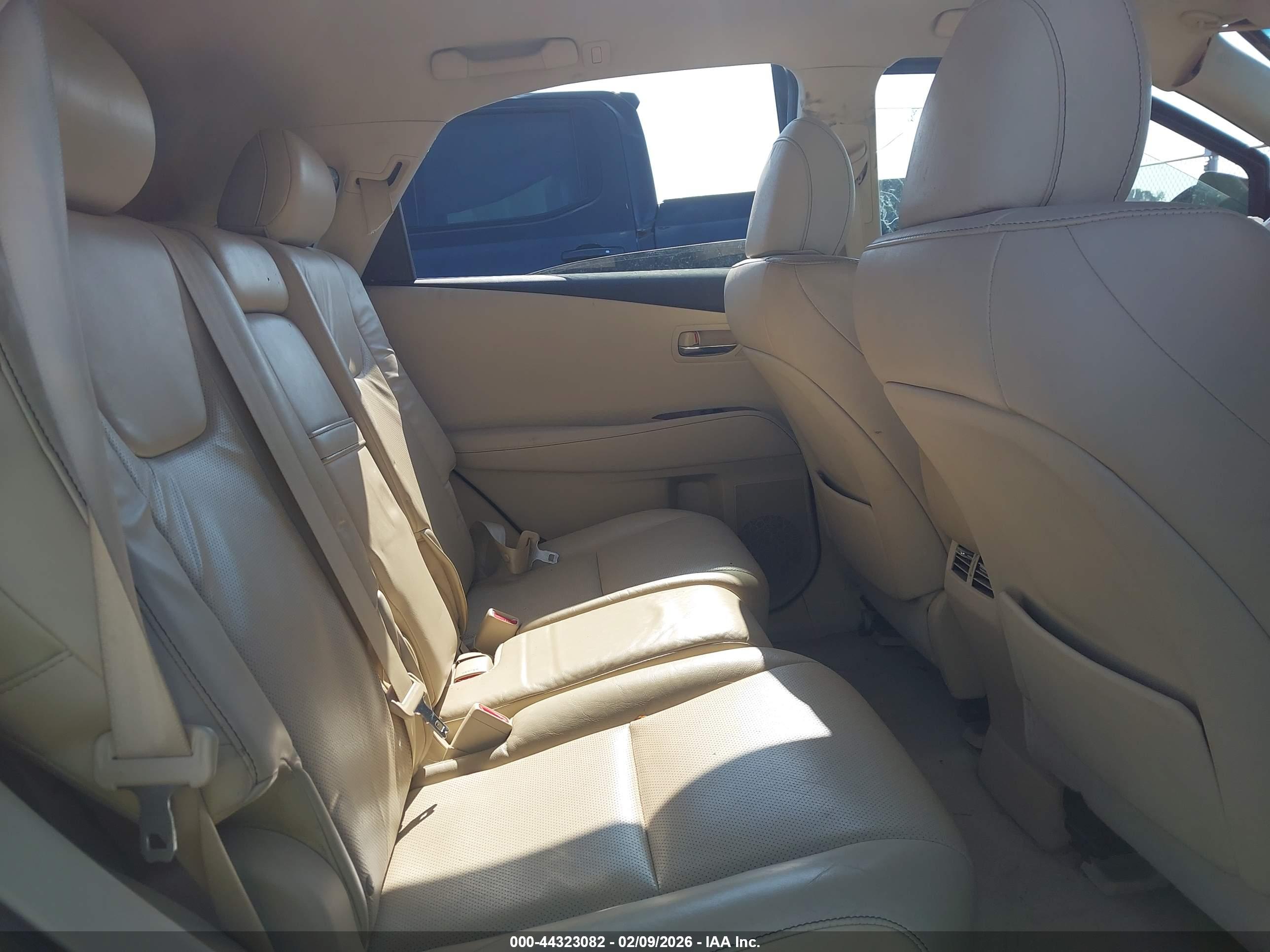 LEXUS RX image 8