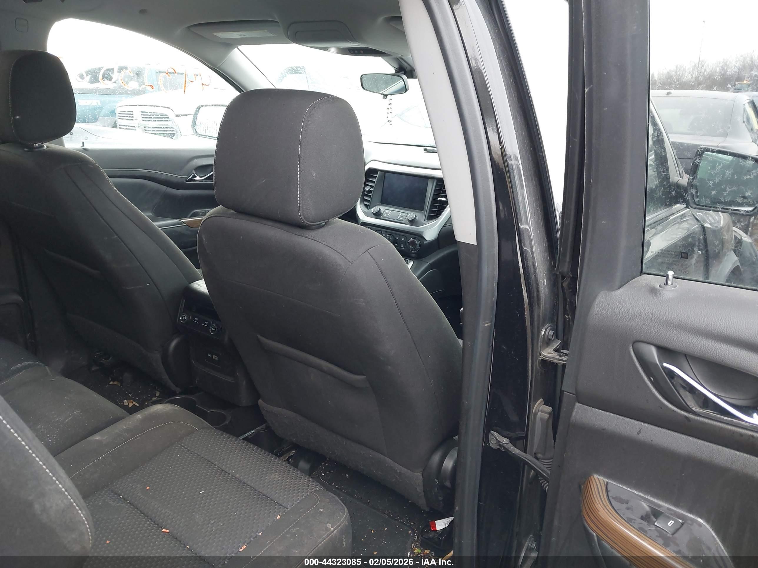 GMC ACADIA image 8