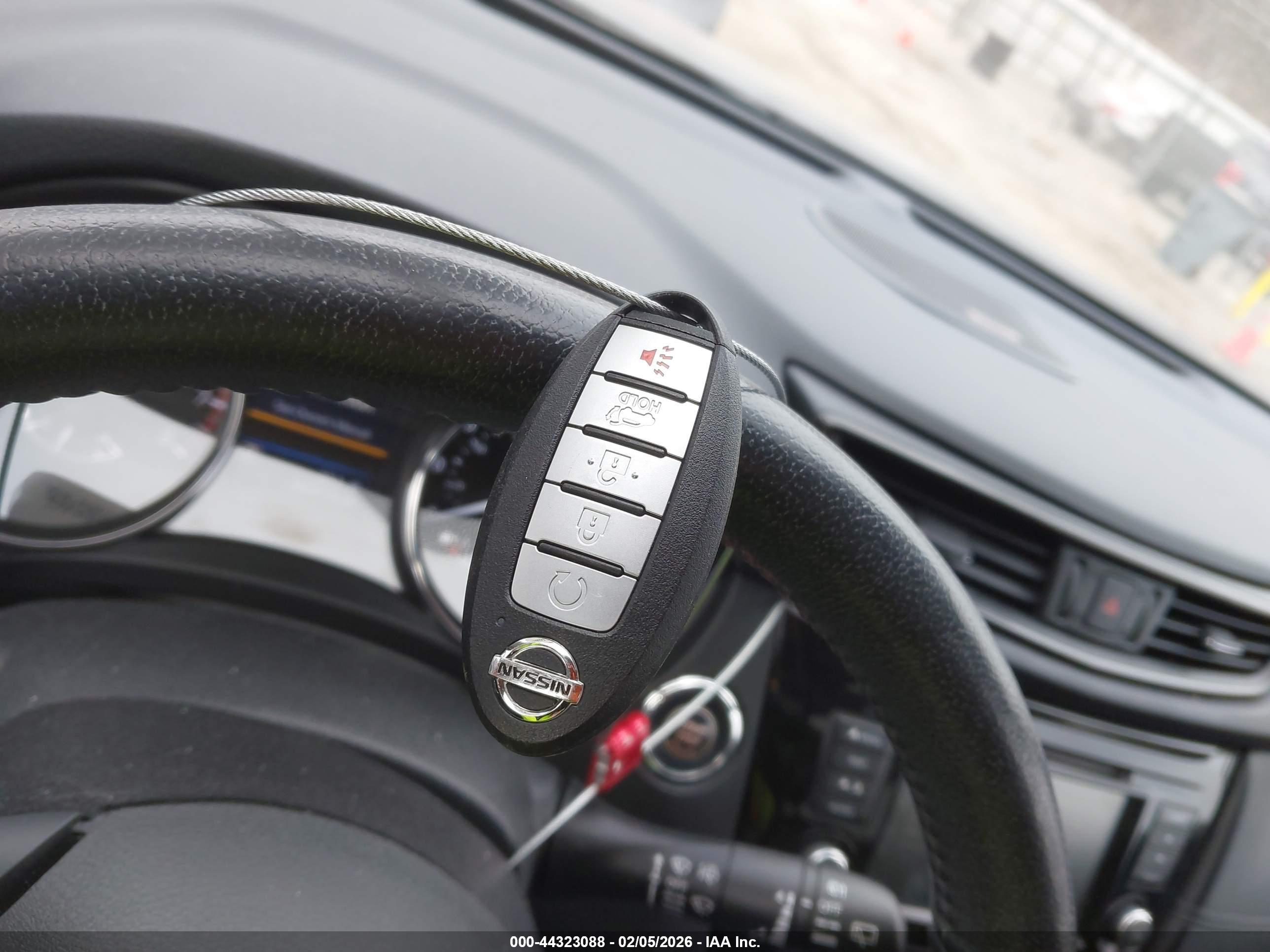 NISSAN ROGUE image 11