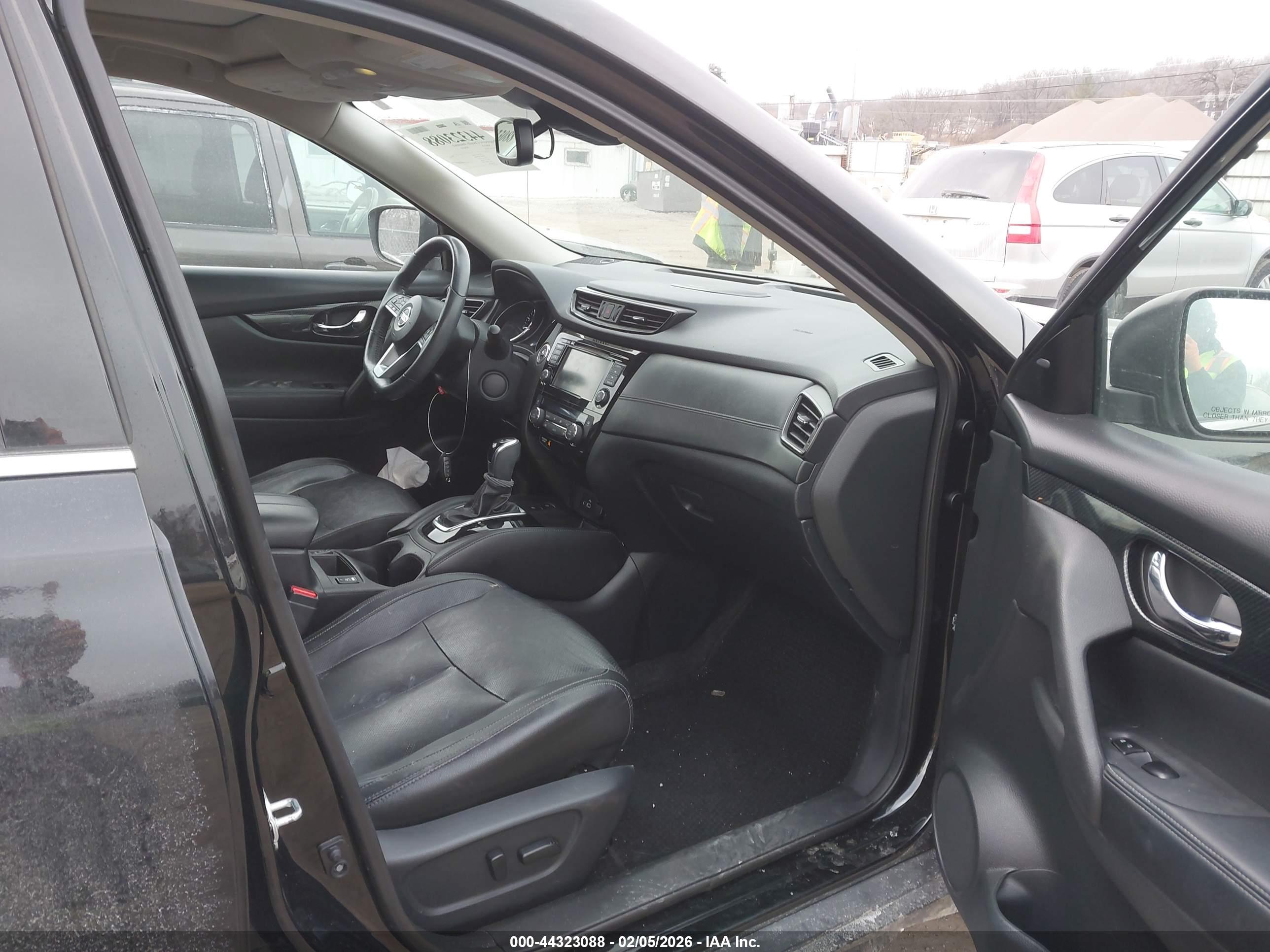 NISSAN ROGUE image 5
