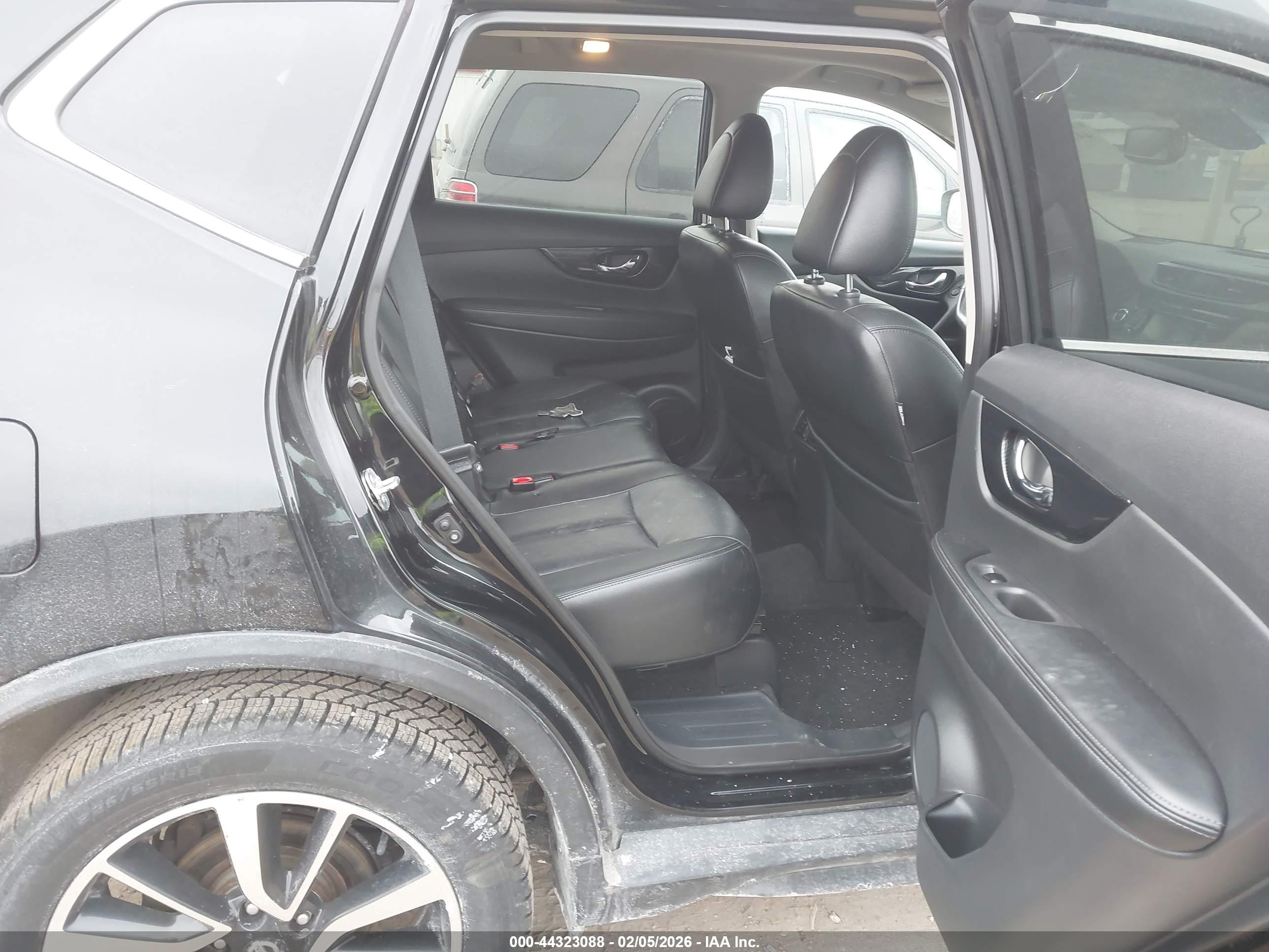 NISSAN ROGUE image 8
