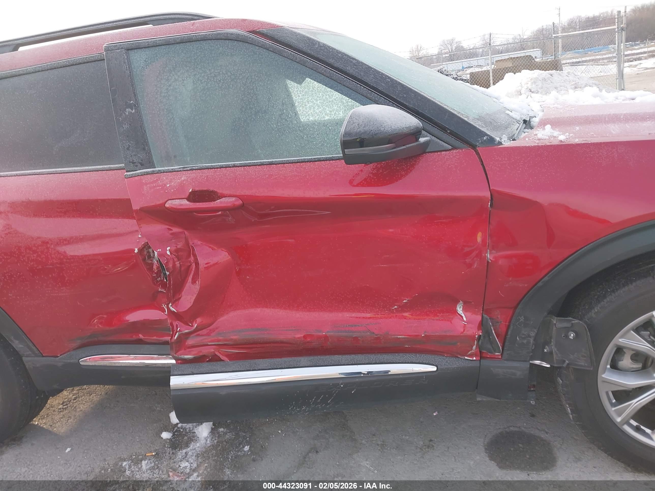 FORD EXPLORER image 6