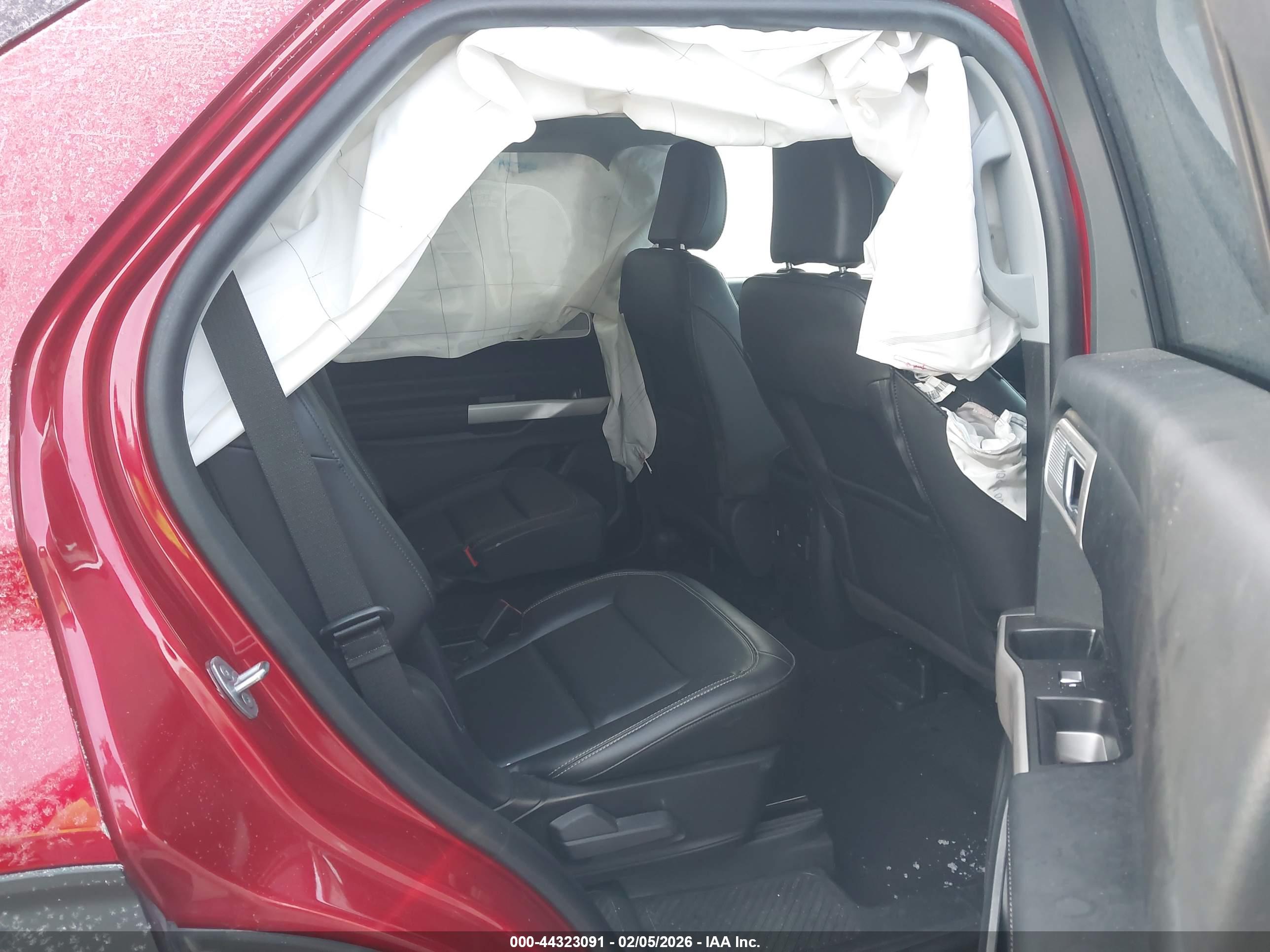 FORD EXPLORER image 8
