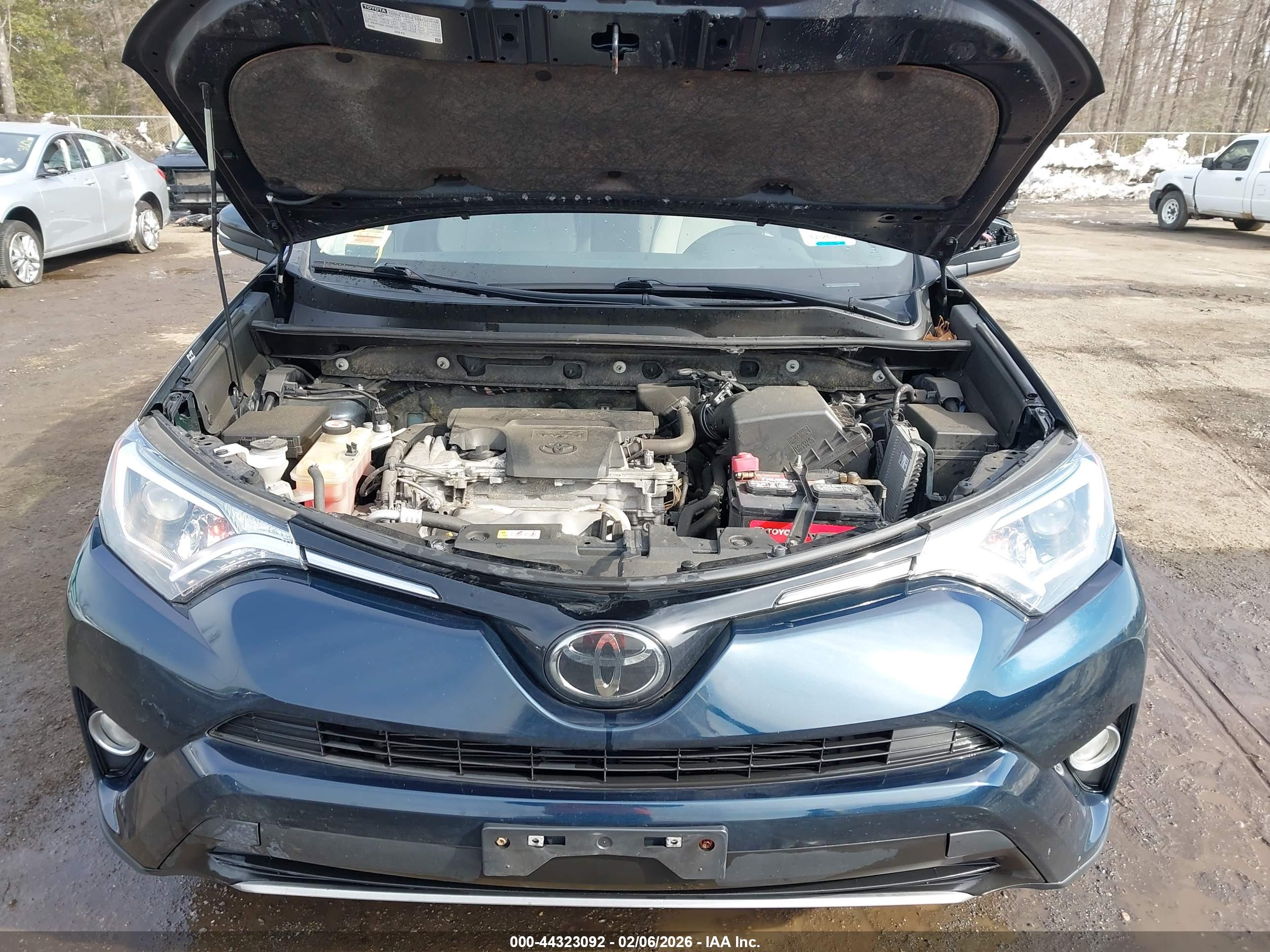 TOYOTA RAV4 image 10