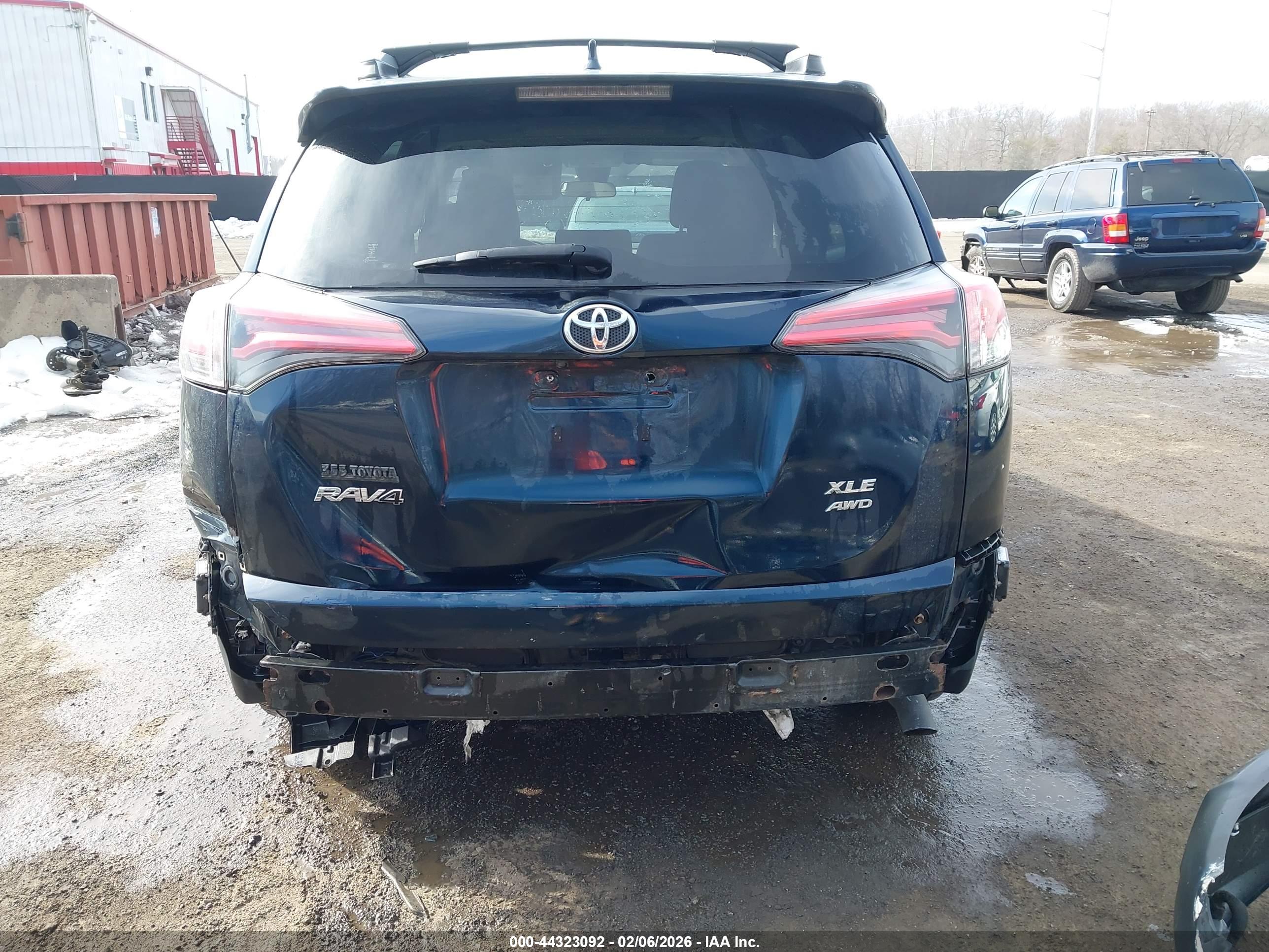 TOYOTA RAV4 image 6