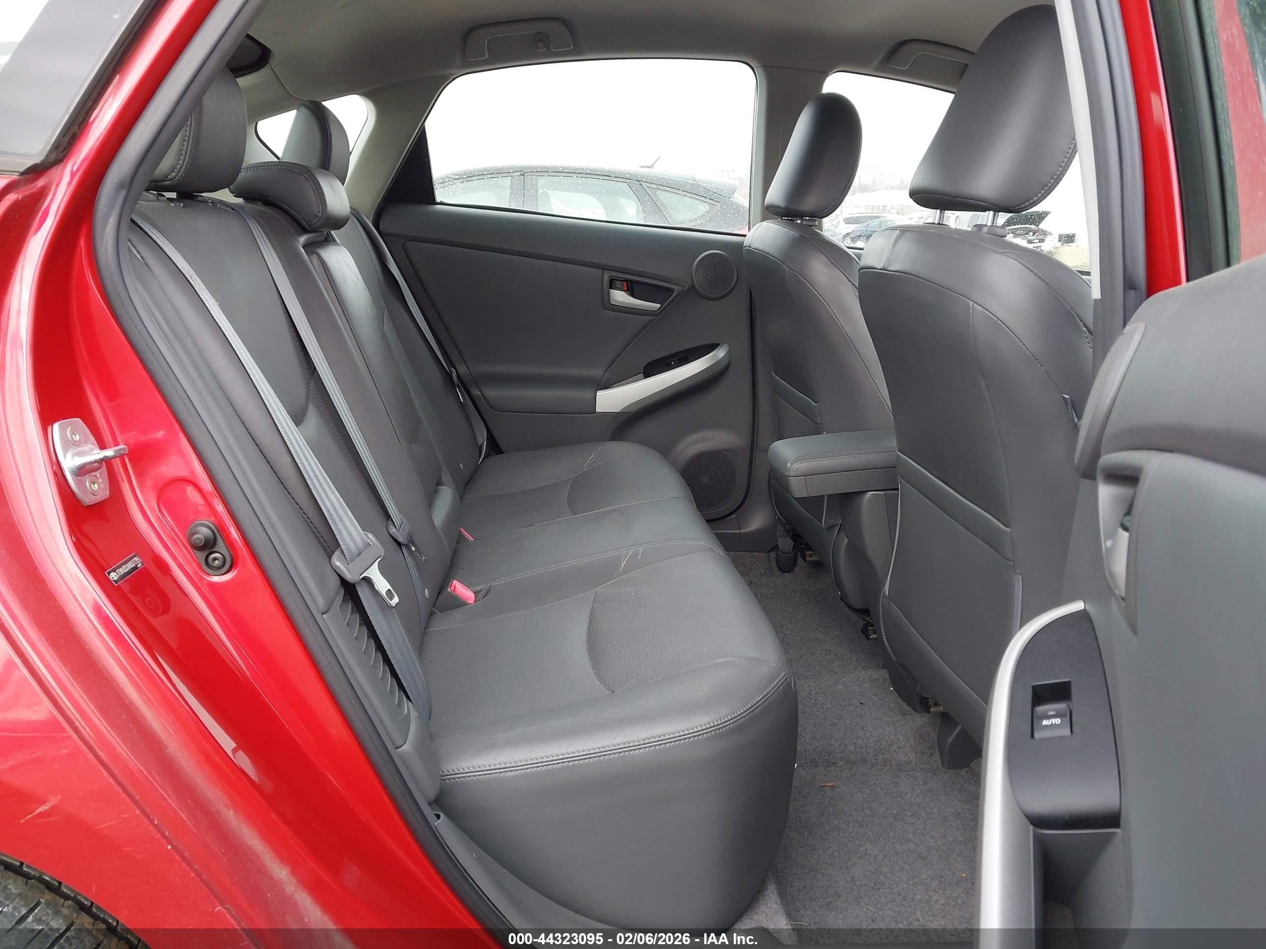 TOYOTA PRIUS image 8