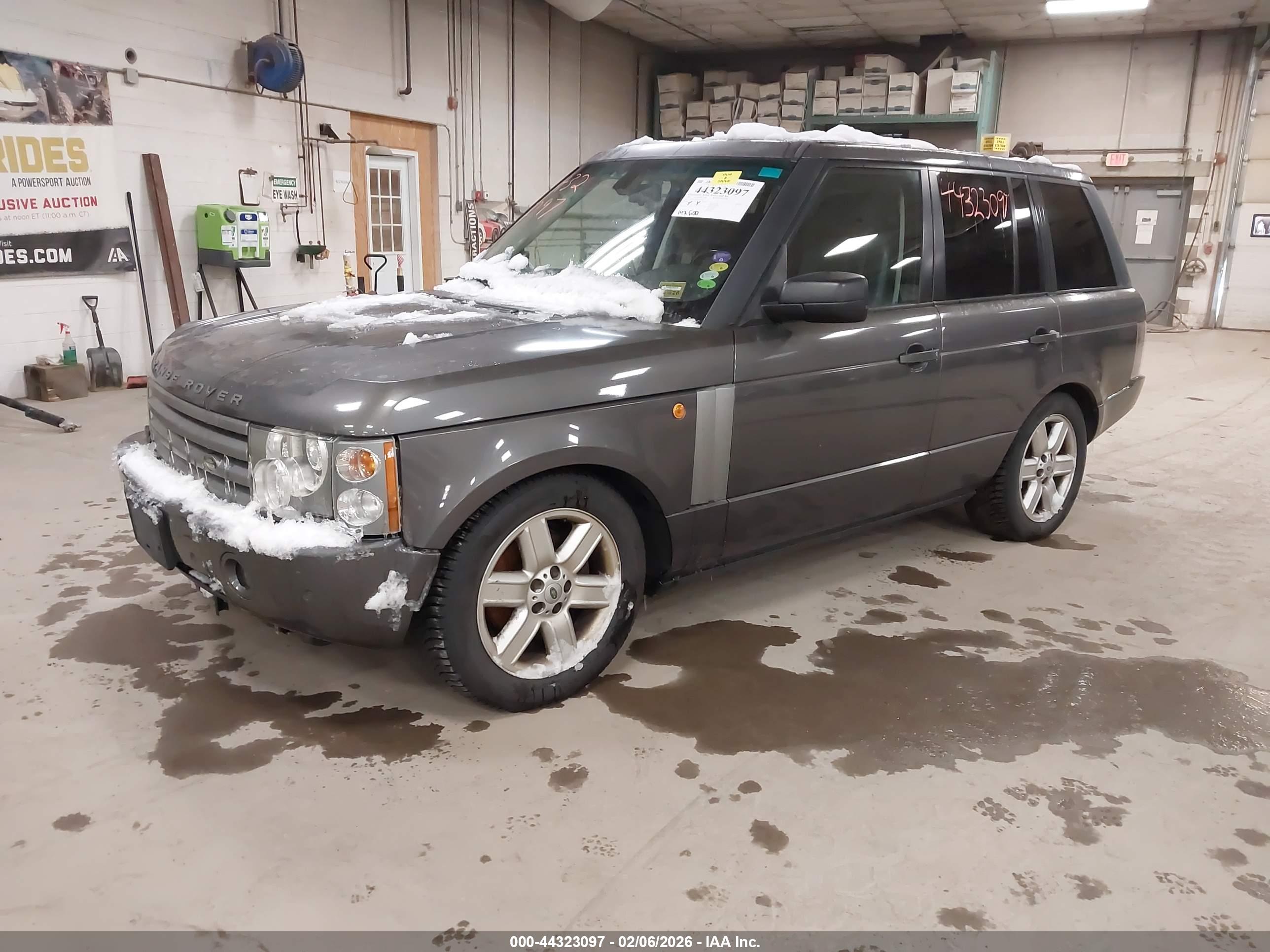 LAND ROVER image 2