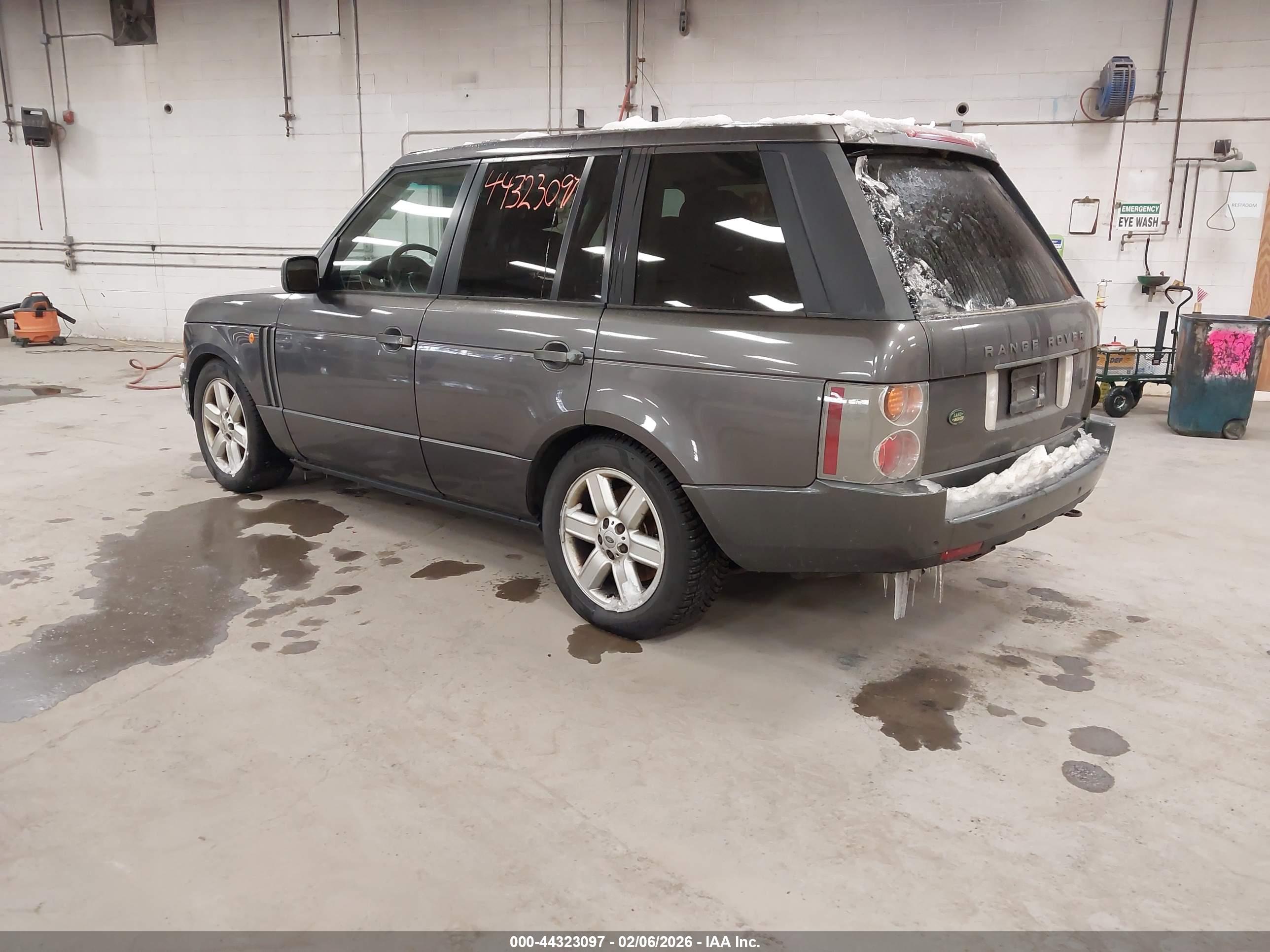 LAND ROVER image 3