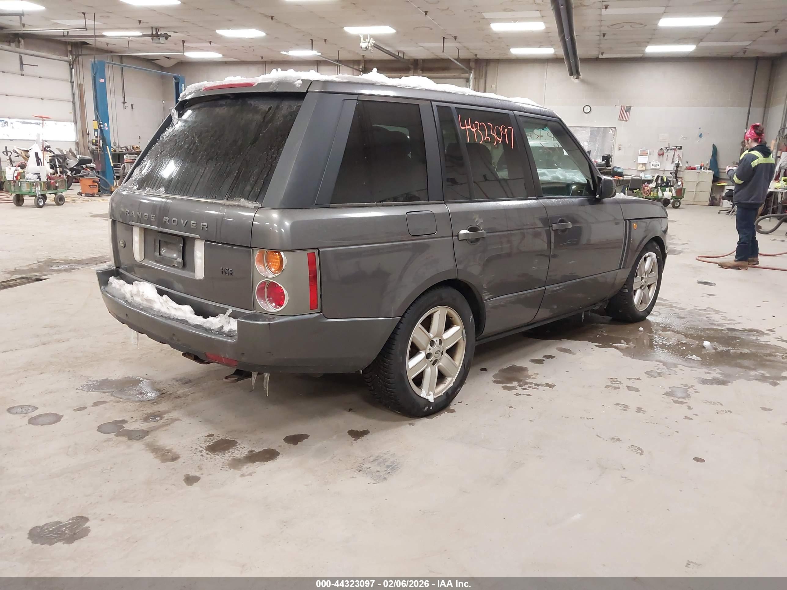 LAND ROVER image 4