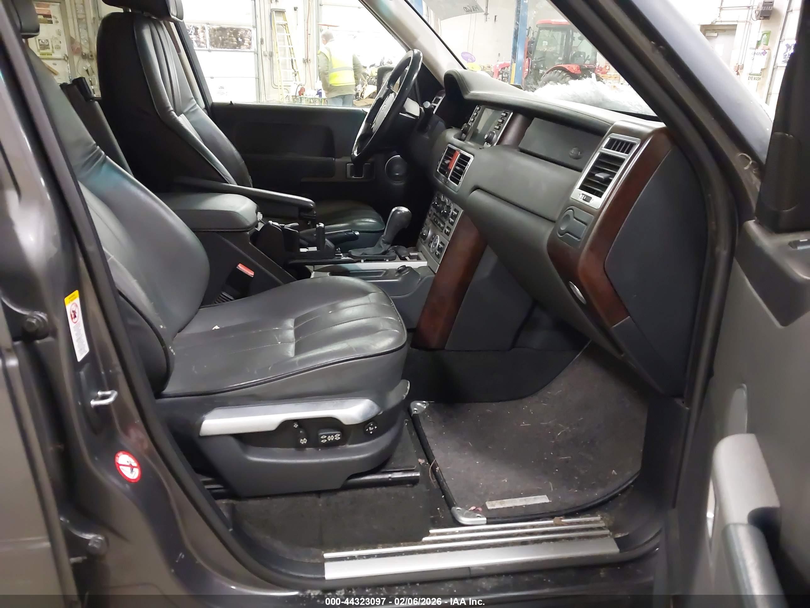 LAND ROVER image 5
