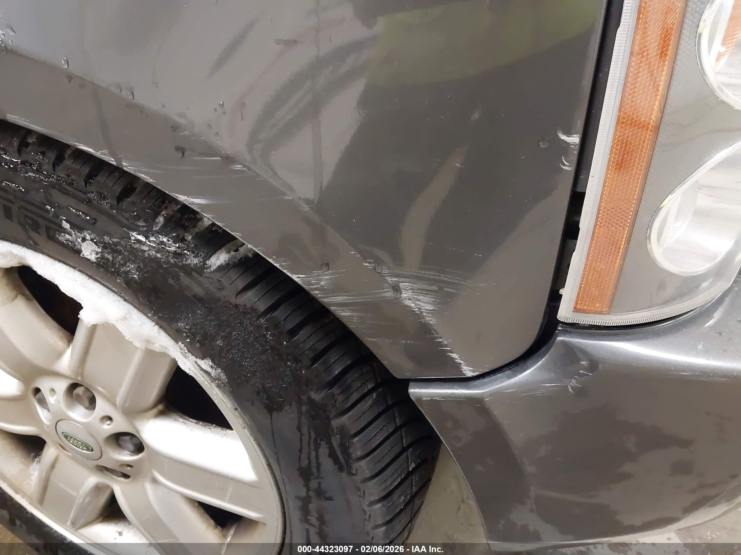 LAND ROVER image 6
